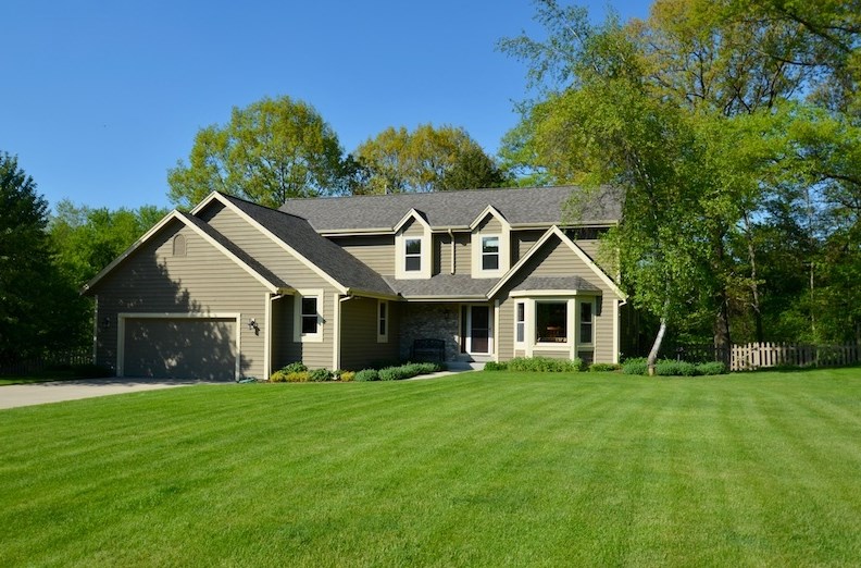 333 Cedar Valley Rd, Delafield, WI 53018-1762