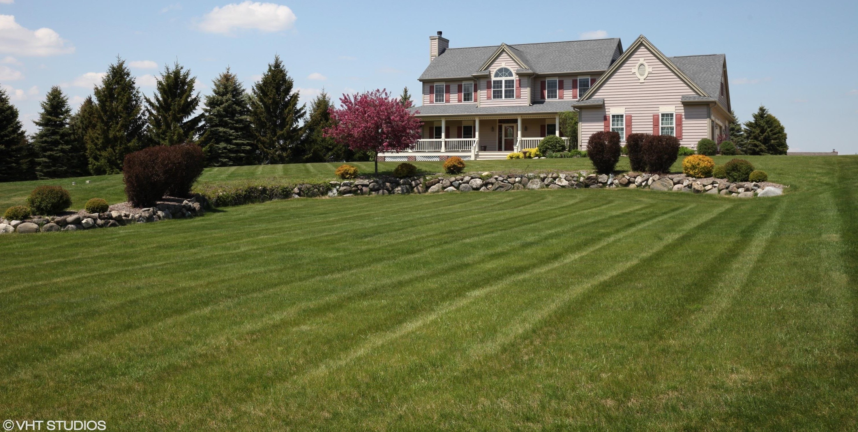 1914 Field Cliffe Dr, Richfield, WI 53076