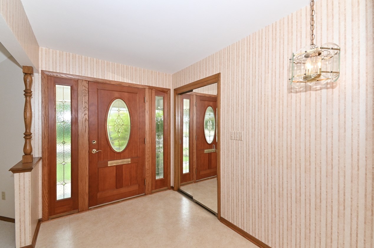 4880 Sussex Ln, Greendale, WI 53129