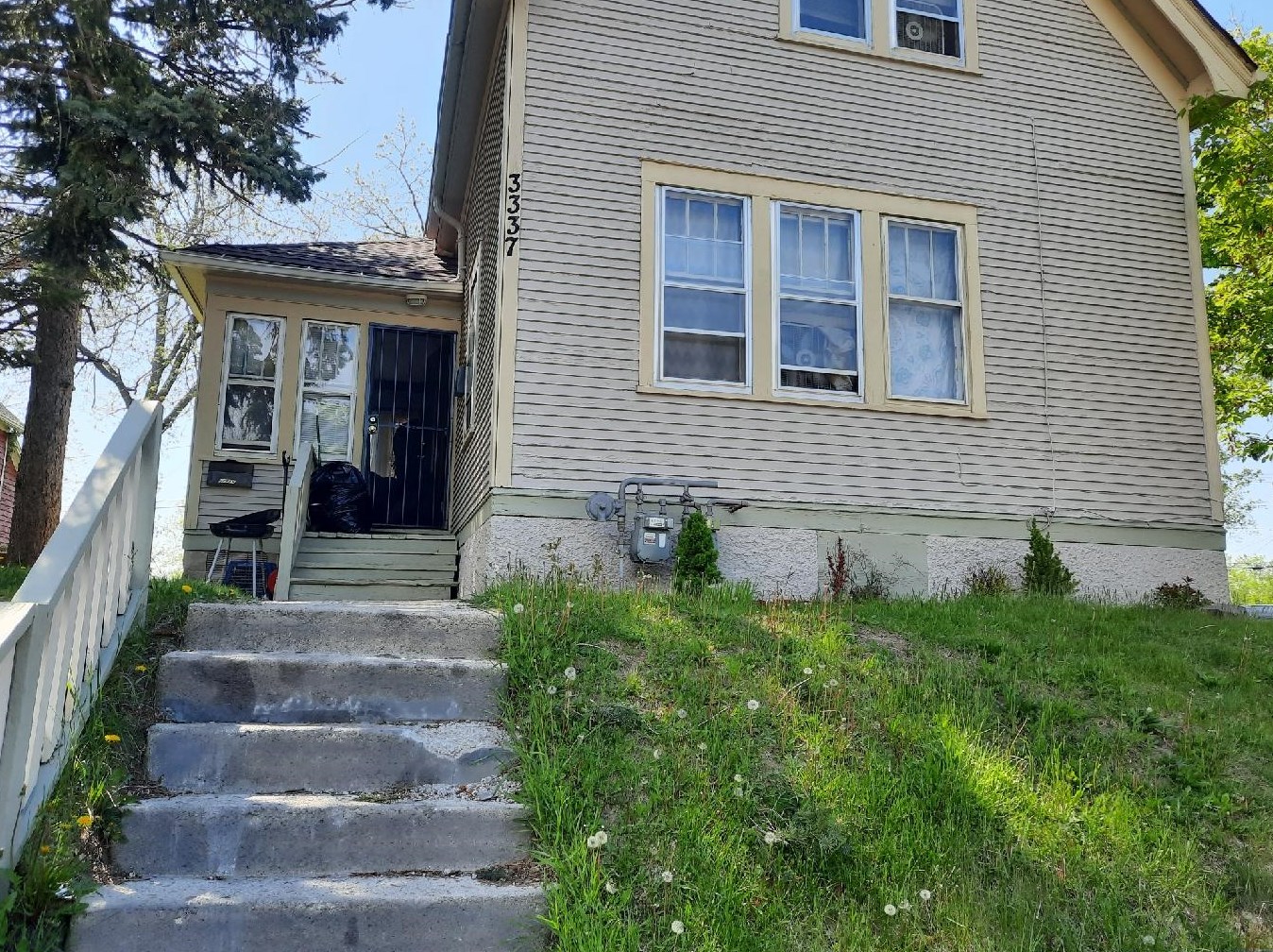 3337 N 6th St, Milwaukee, WI 53212