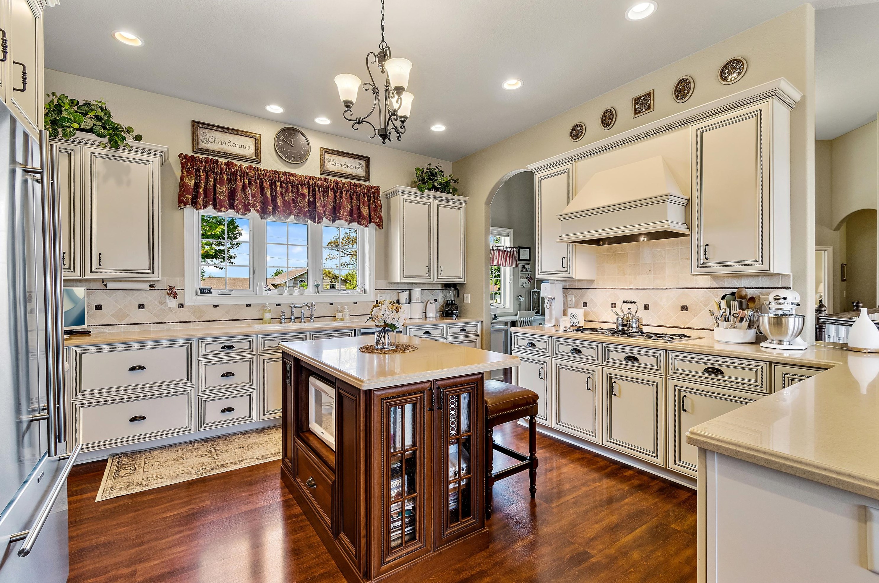 556 N Fairfield Ave, Juneau, WI 53039