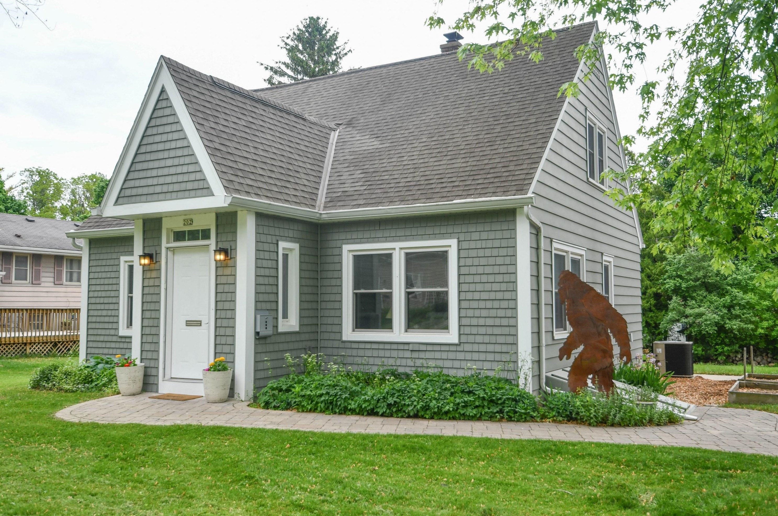 202 S Highland Ave, Thiensville, WI 53092
