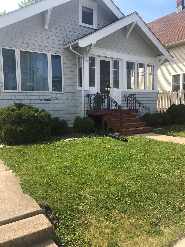 1008 Blaine Ave, Racine, WI 53405-2412