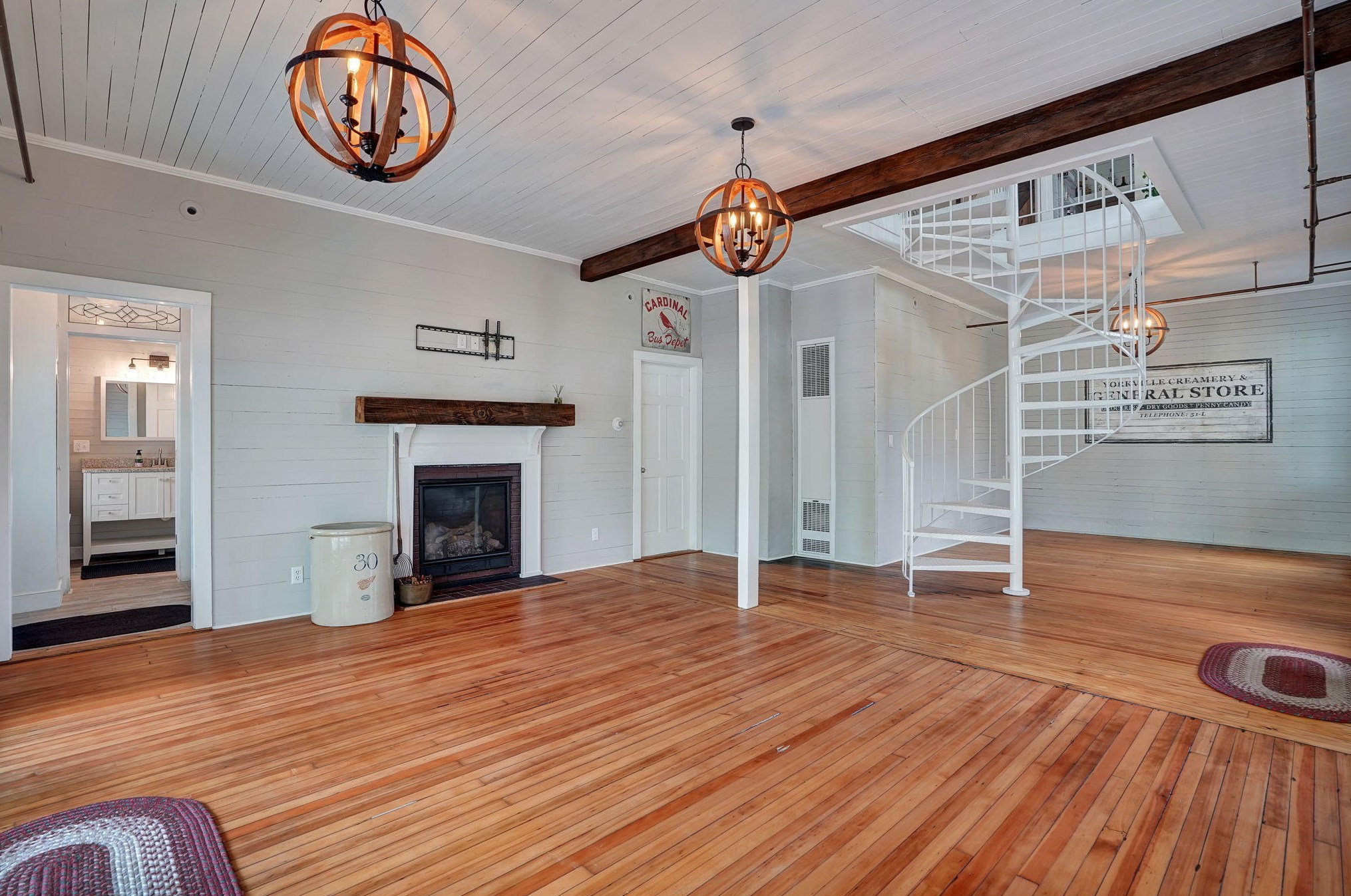 18006 Old Yorkville Rd, Union Grove, WI 53182