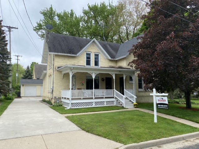 135 Lincoln St, Johnson Creek, WI 53038-9413