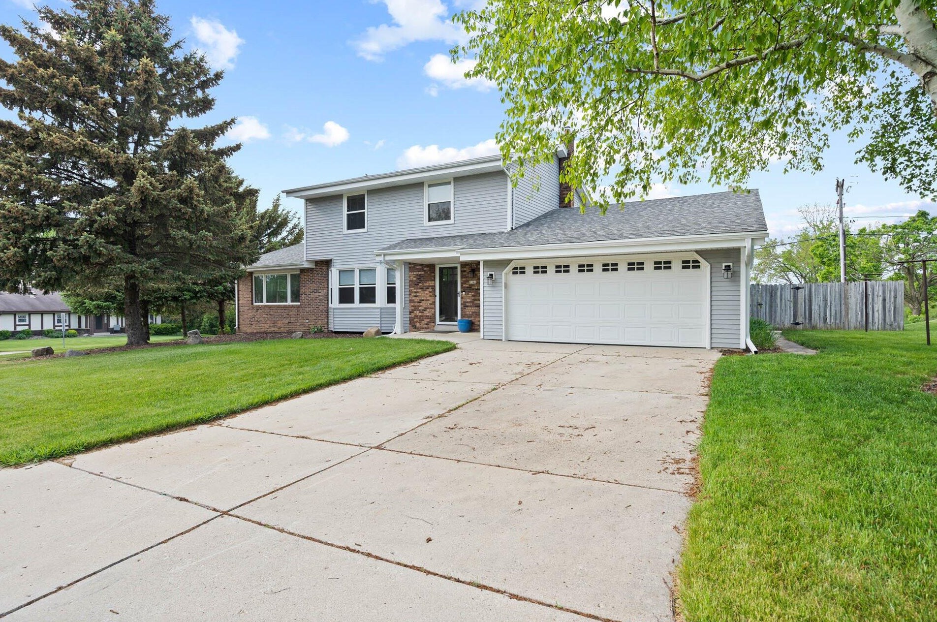5940 Allwood Dr, Hales Corners, WI 53132-9233