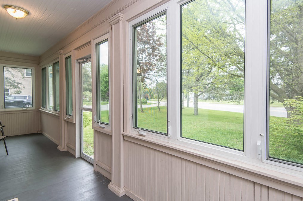 910 Green Bay Rd, Grafton, WI 53024-1527