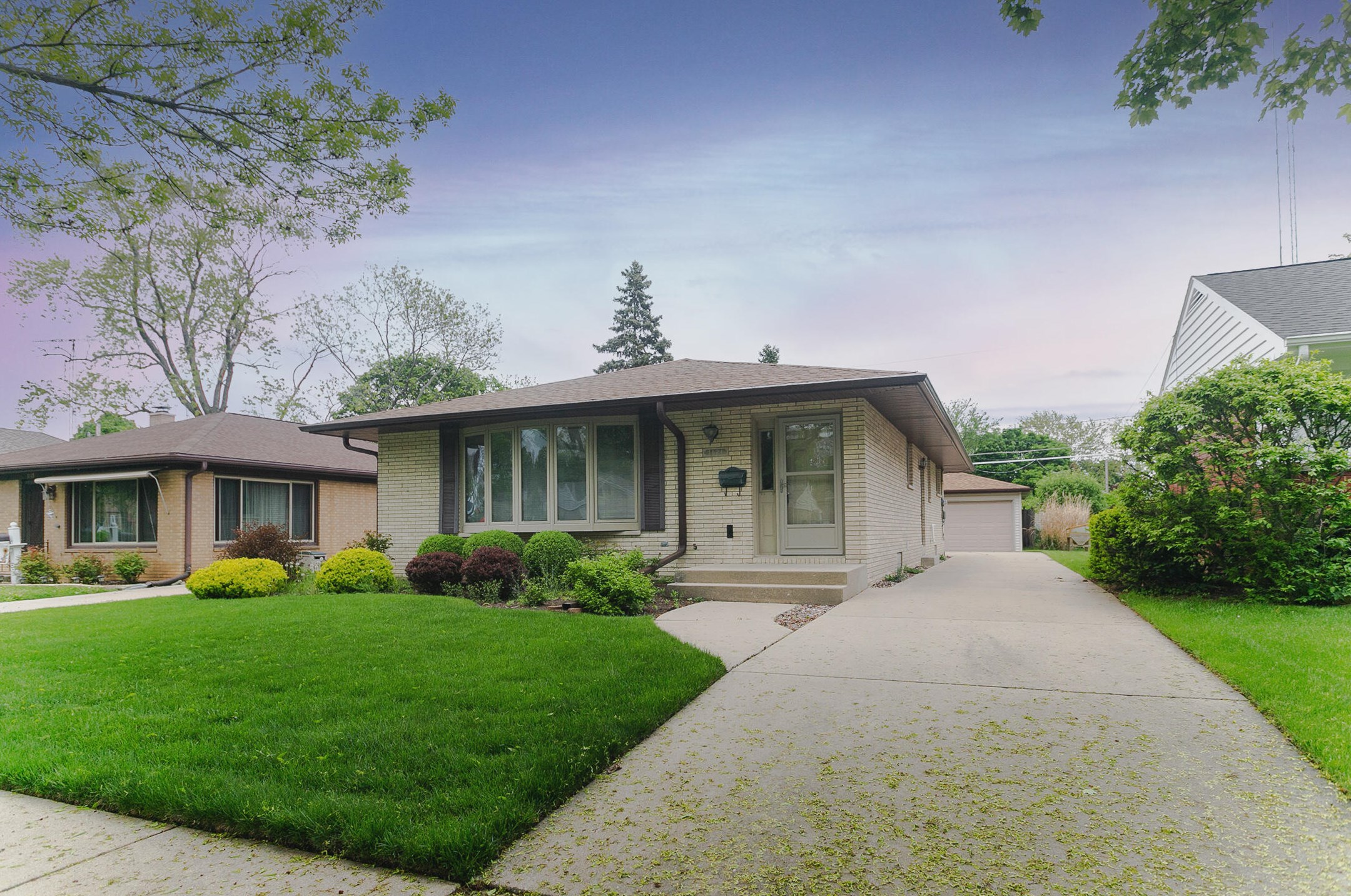 1121 Russet St, Racine, WI 53405-2851