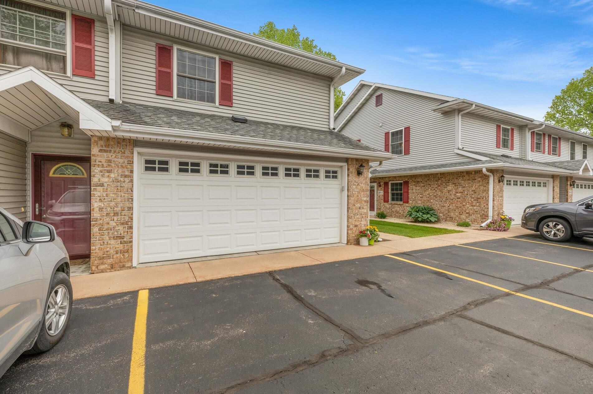 328 N Kettle Moraine Dr #4, Slinger, WI 53086