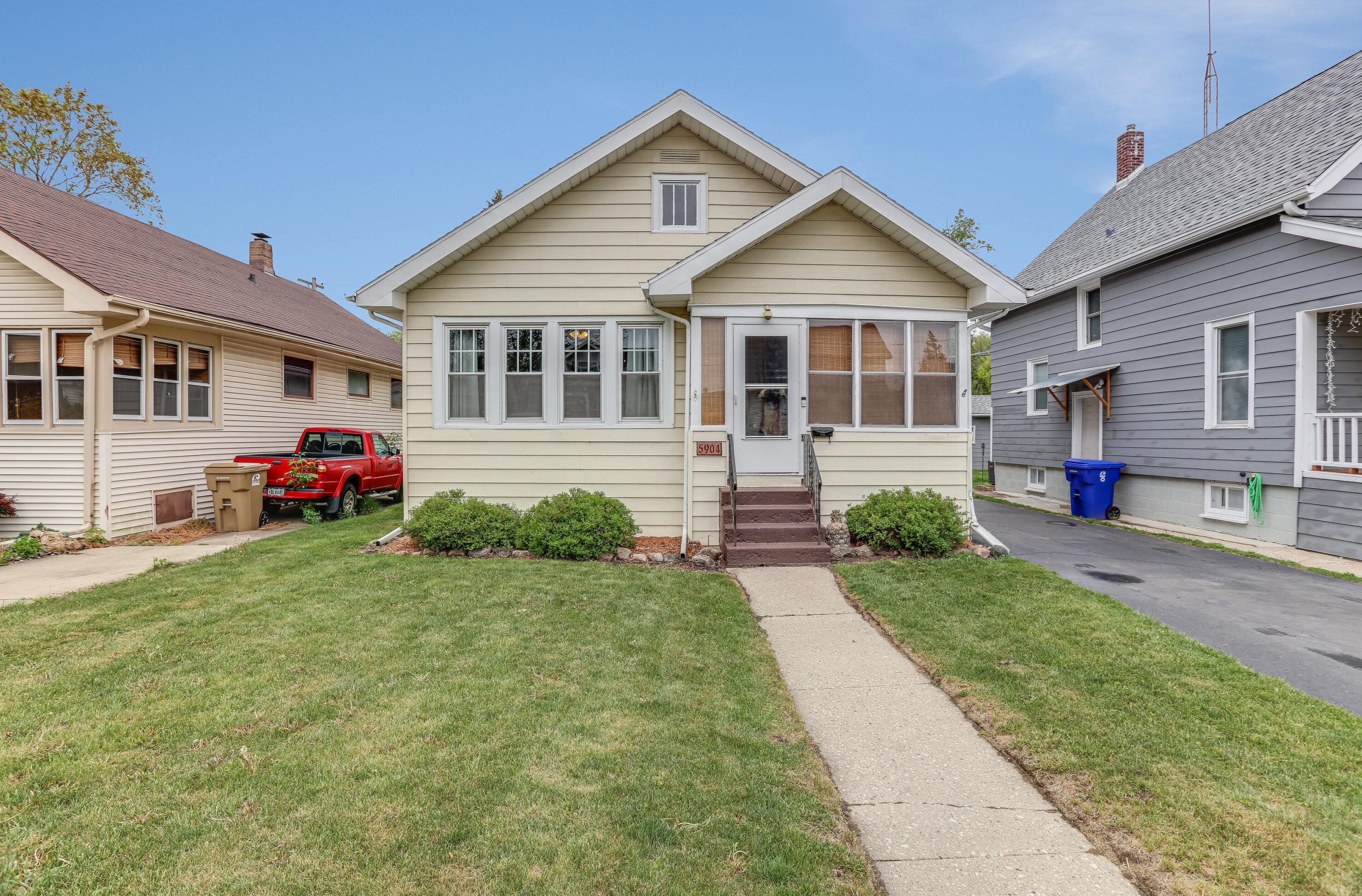 5904 34th Ave, Kenosha, WI 53144