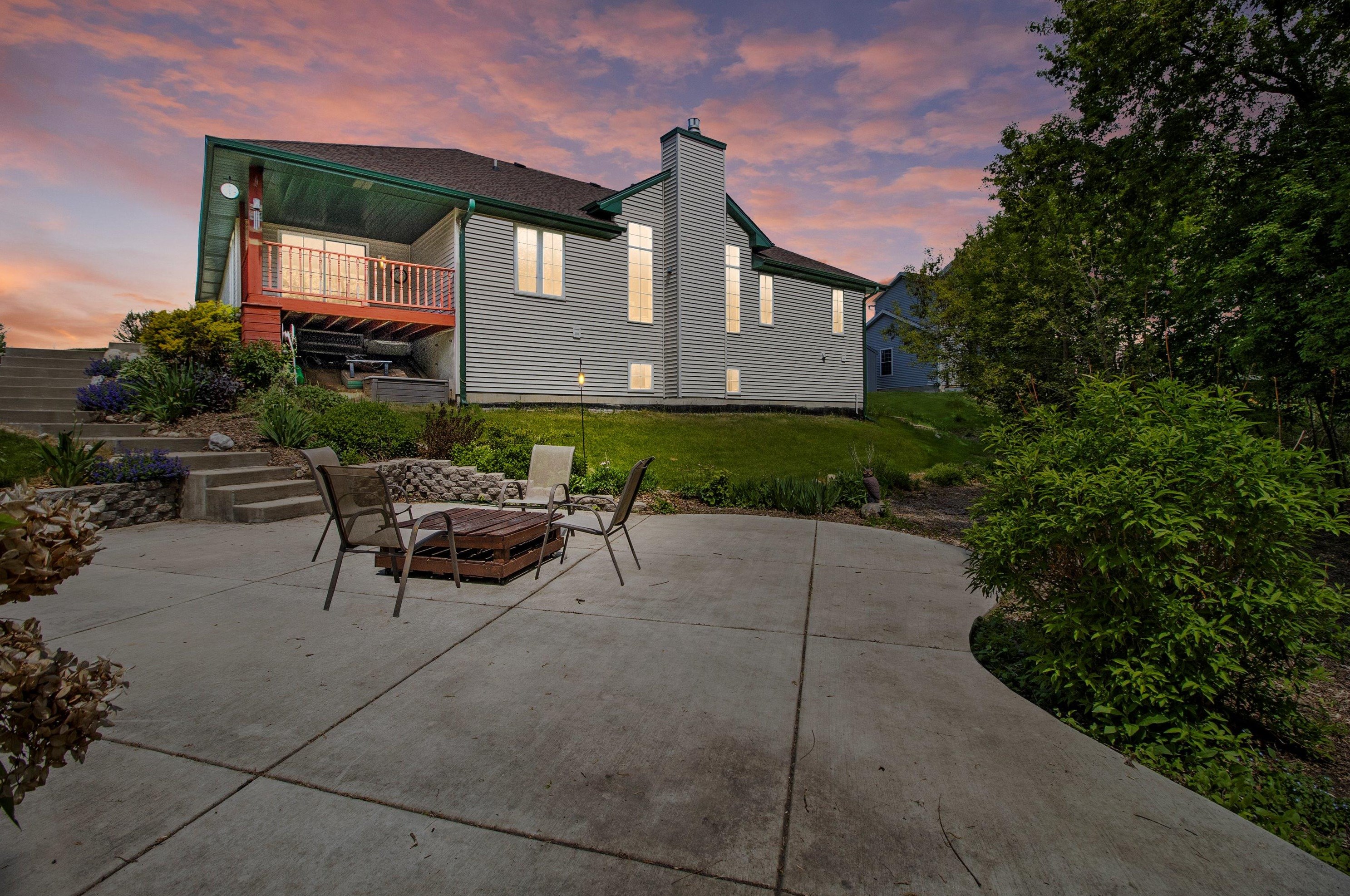 2095 Jonathan Dr, Oak Creek, WI 53154-2625