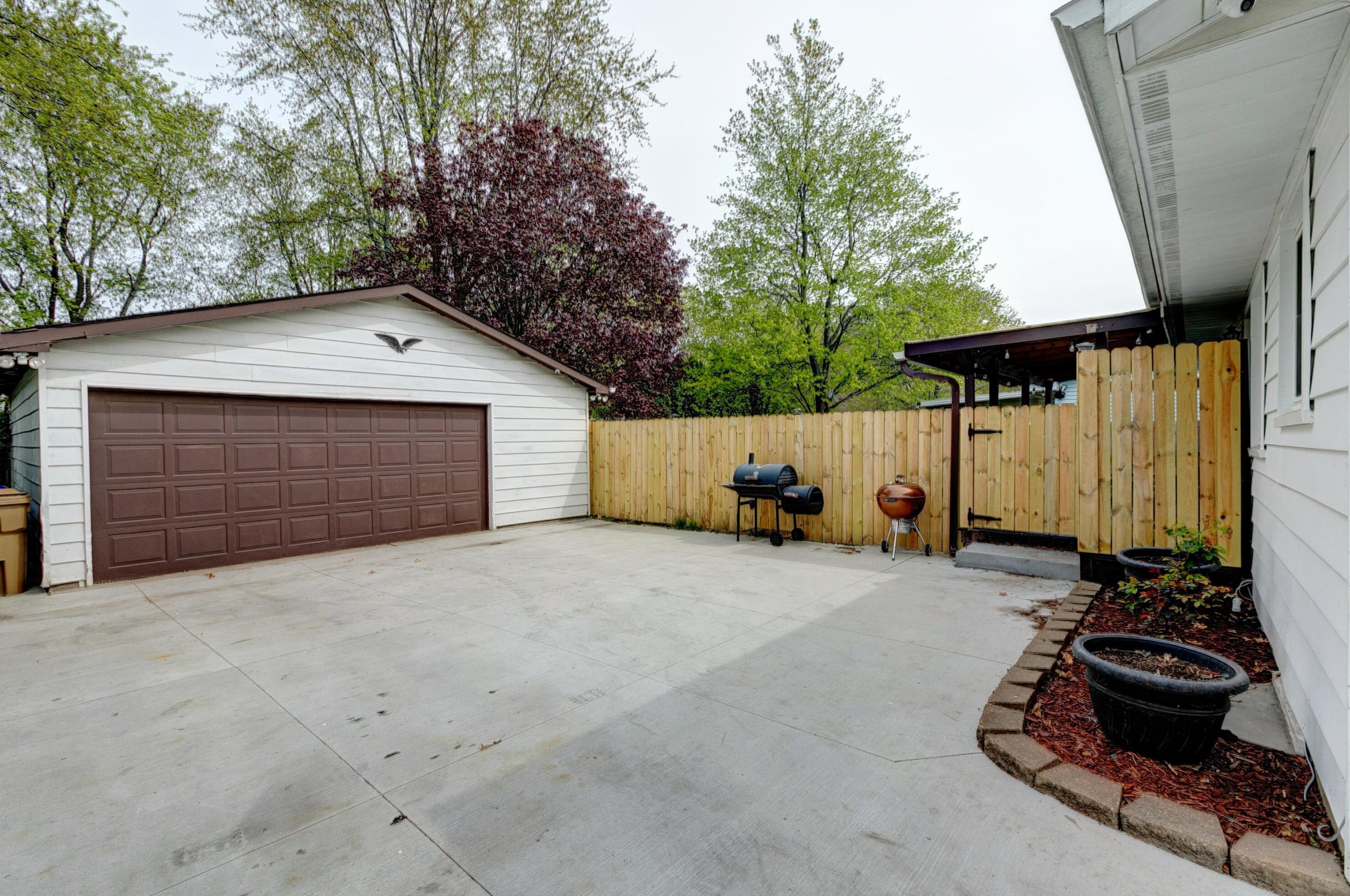 8915 17th Ave, Kenosha, WI 53143