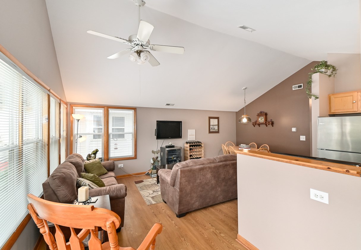 1622 Lincoln Ave, Delavan, WI 53115-4040