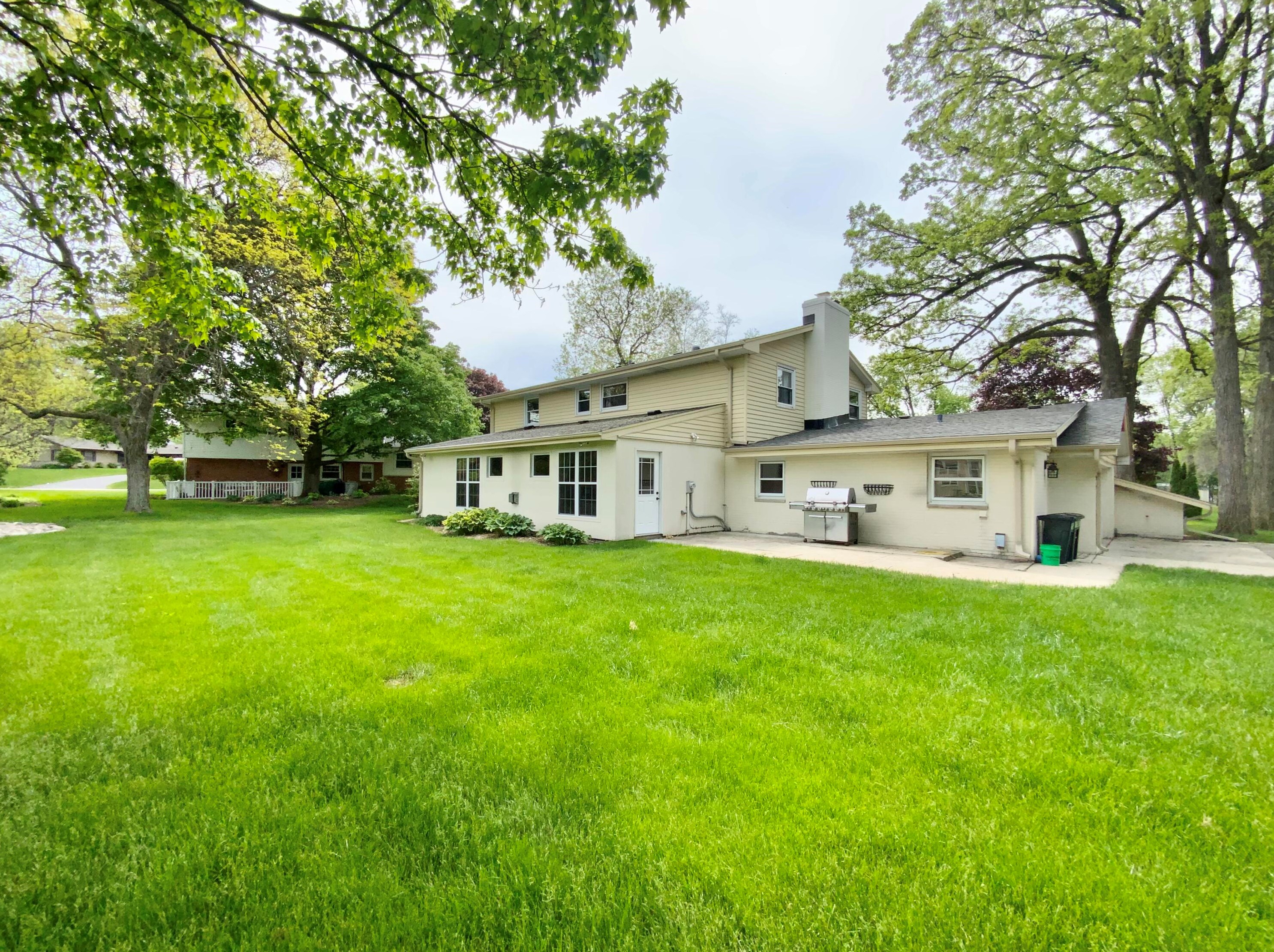 17720 Redvere Dr, Brookfield WI  53045-1322 exterior