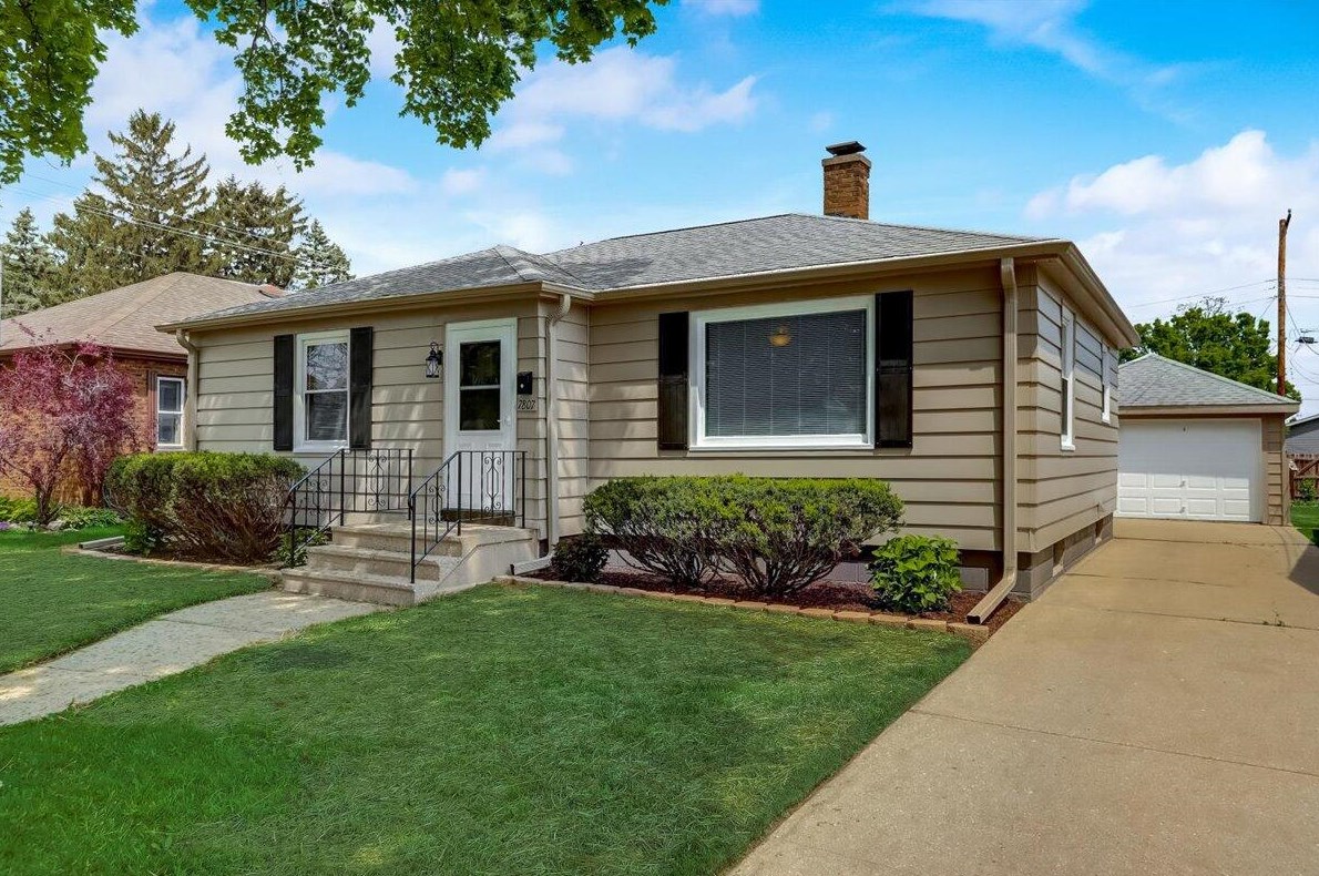 7807 34th Ave, Kenosha, WI 53142