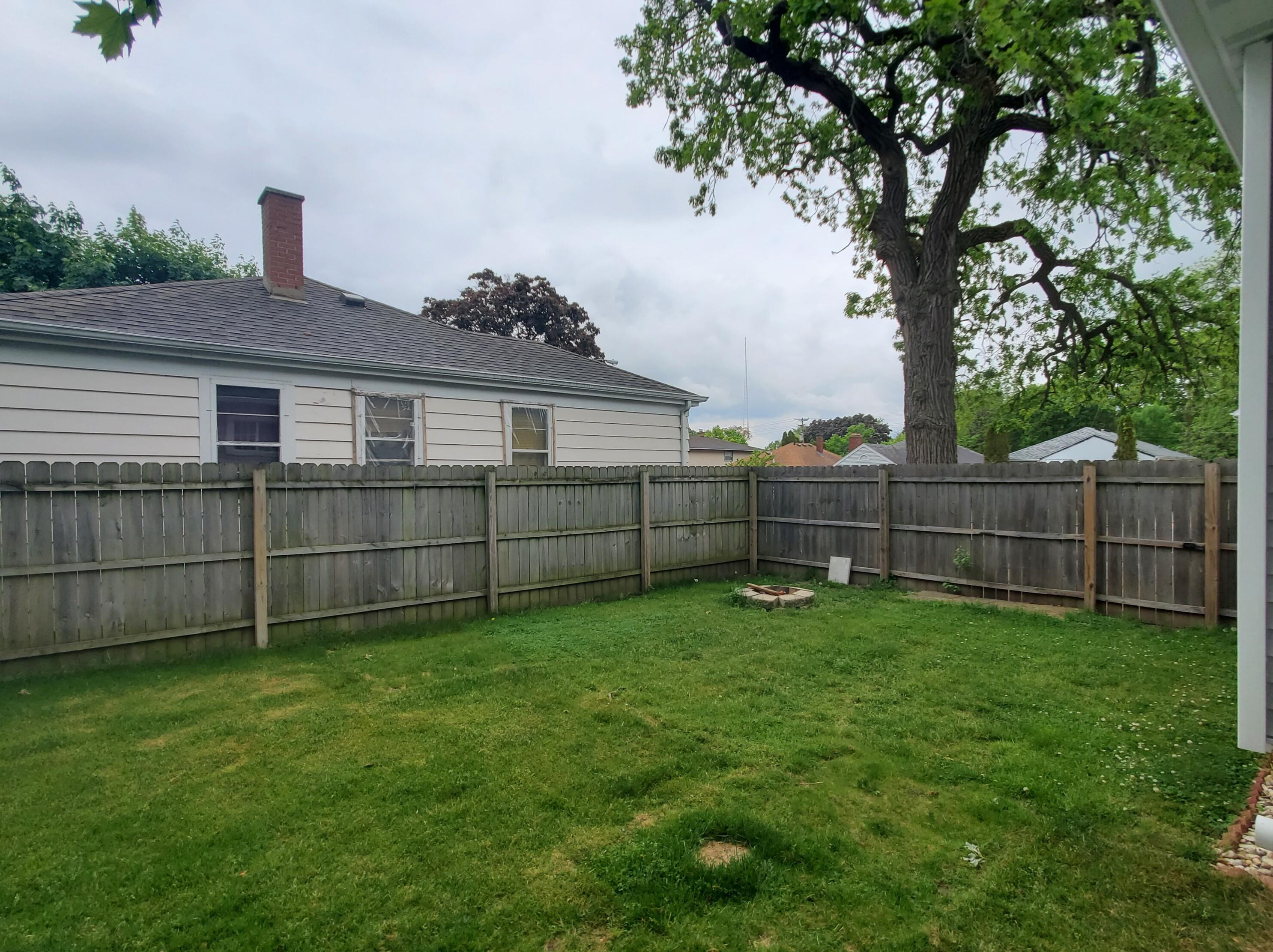 3819 15th St, Racine, WI 53405-3229