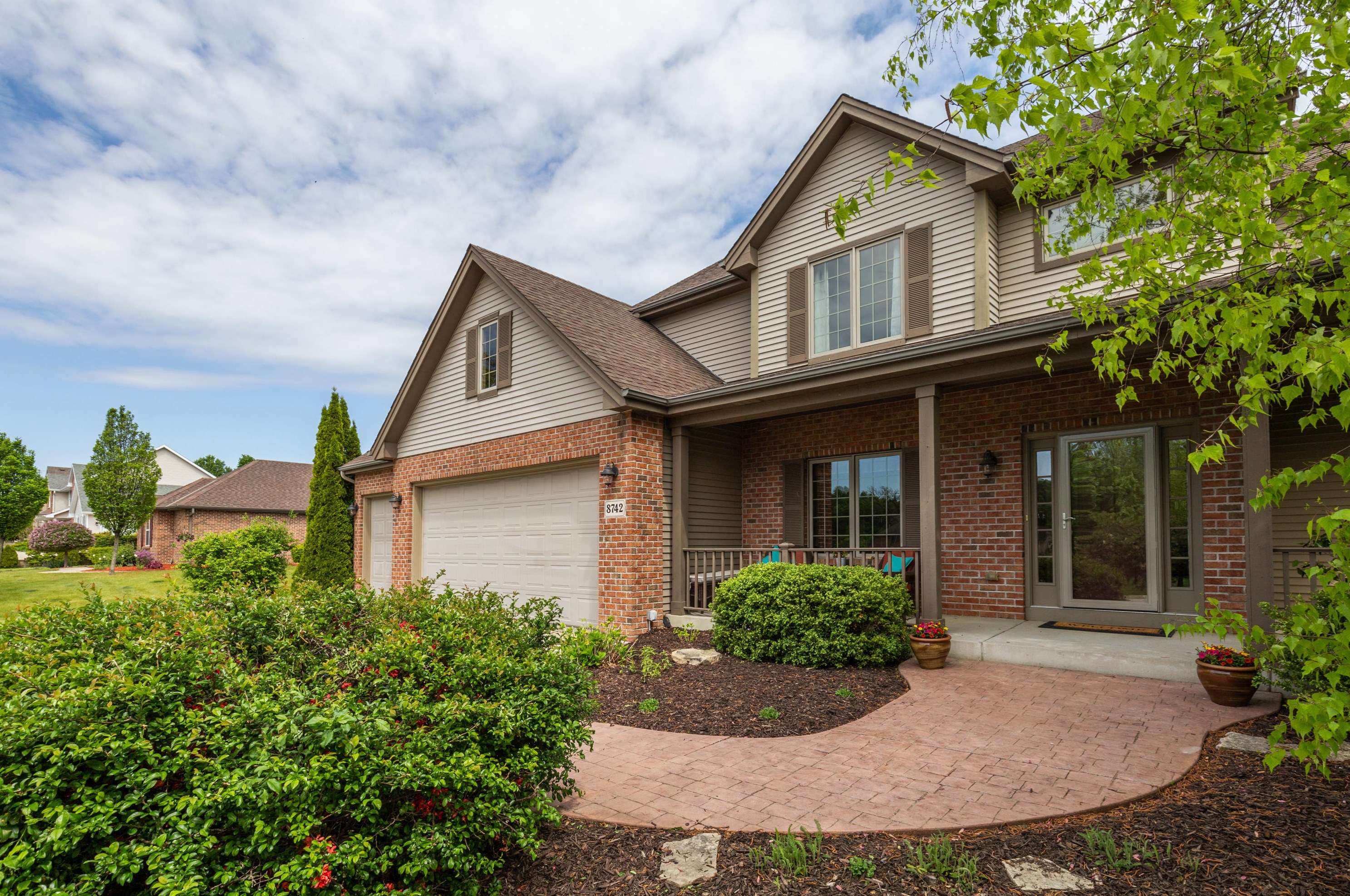8742 Arbor Hill Dr, Racine, WI 53406-2487