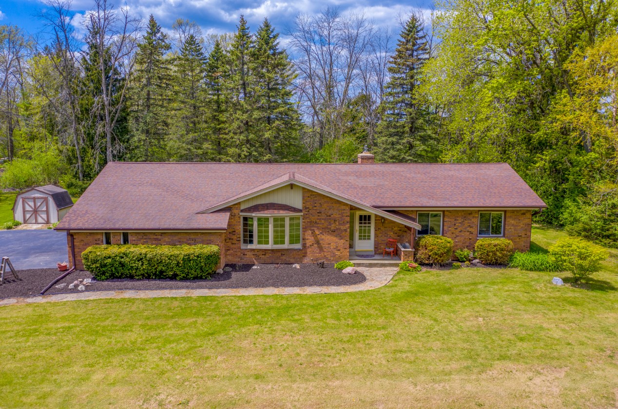 647 Maplewood Ct, Cedarburg, WI 53012-9362