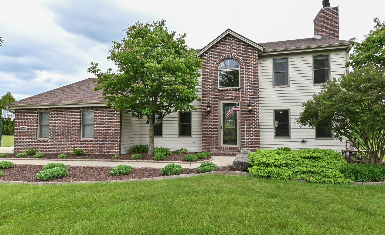 746 Charolais Dr, Slinger, WI 53086