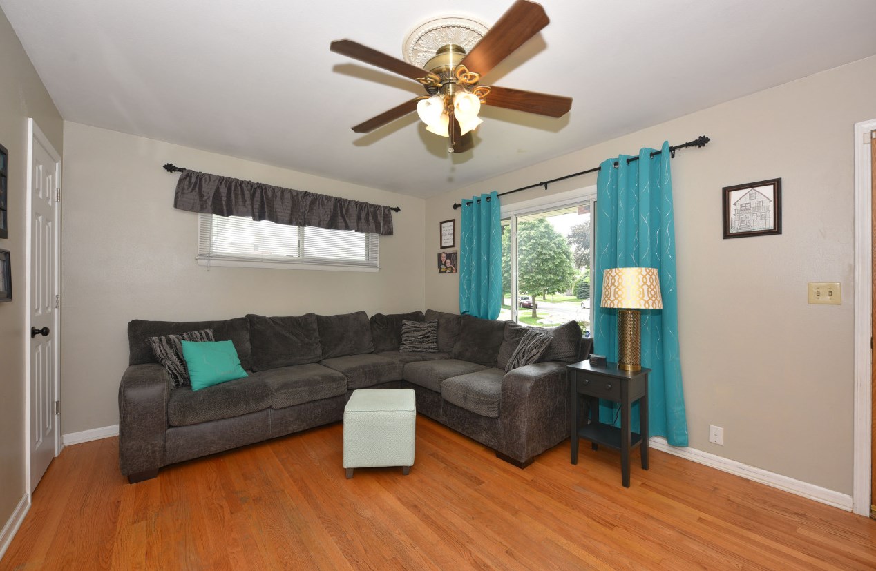 10313 Harvest Ln, Milwaukee, WI 53225-4034