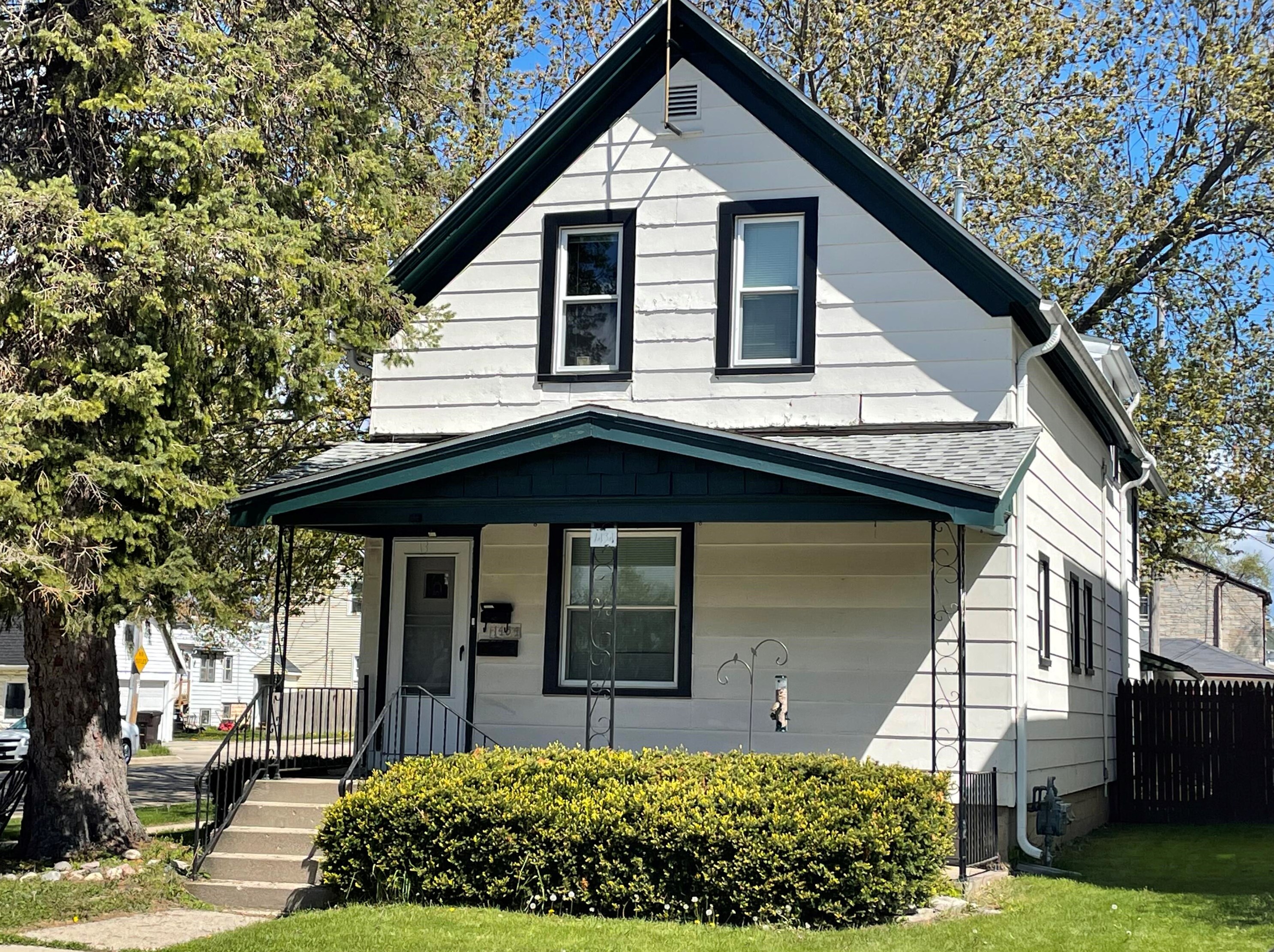 1434 Missouri Ave, South Milwaukee, WI 53172-1937