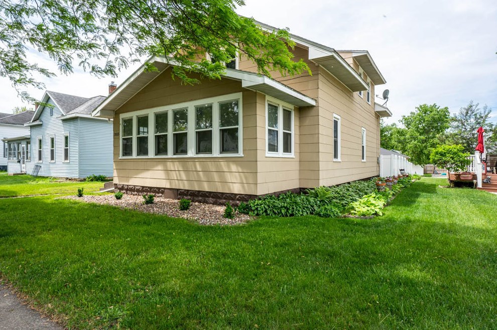 2015 Kane St, La Crosse, WI 54601