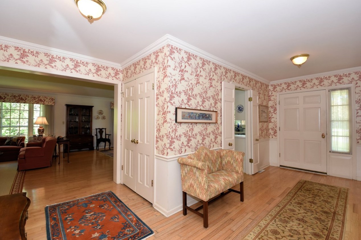 9617 N Linde Ct, Thiensville, WI 53092