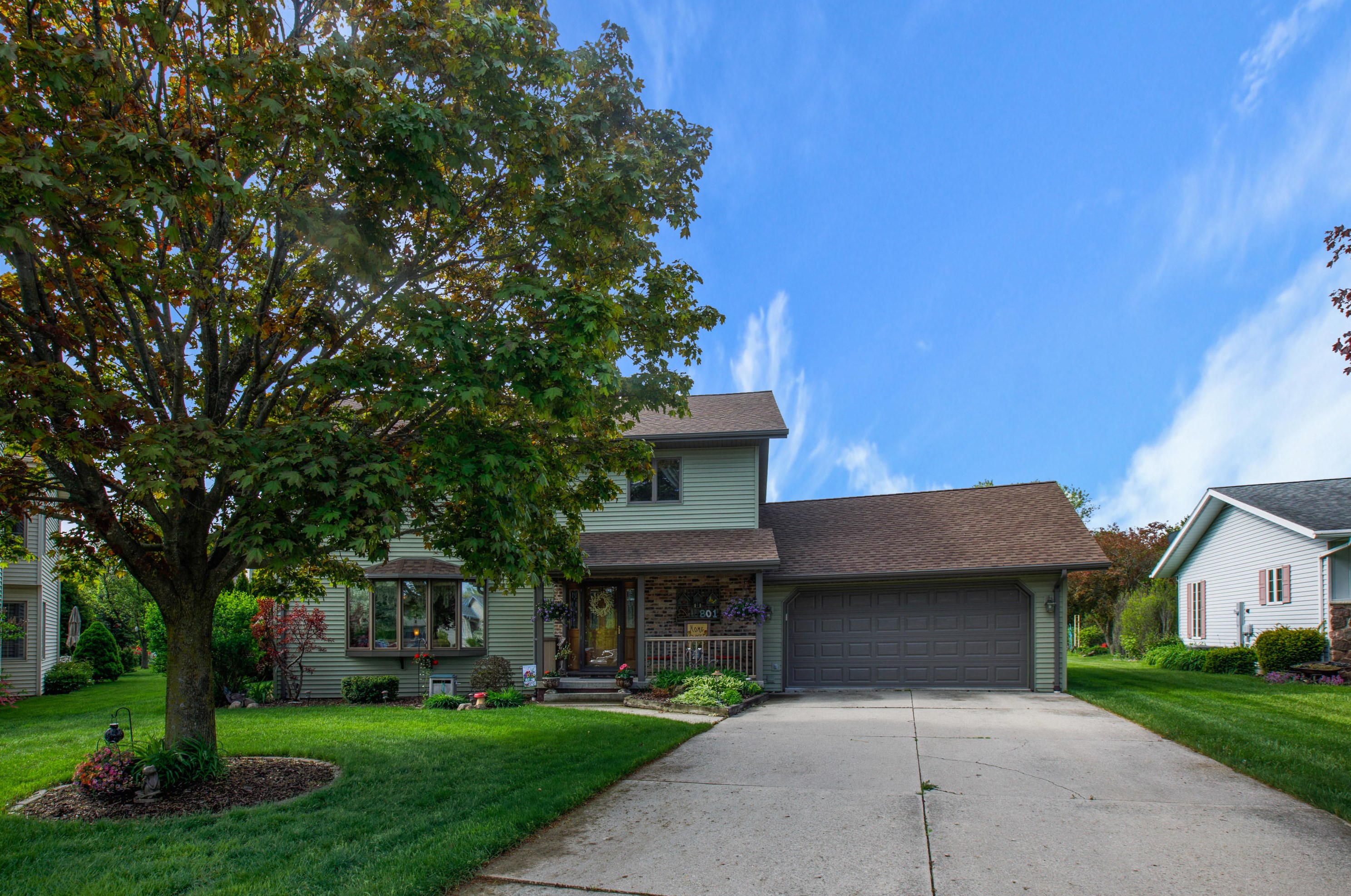 801 Sequoia Ct, Manitowoc, WI 54220