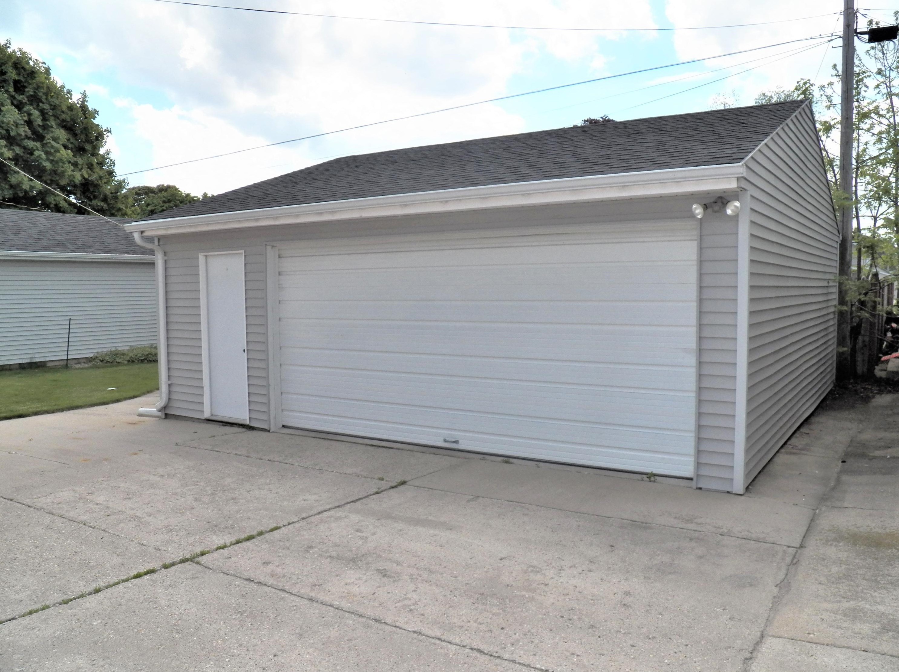 1410 S 19th St, Manitowoc, WI 54220