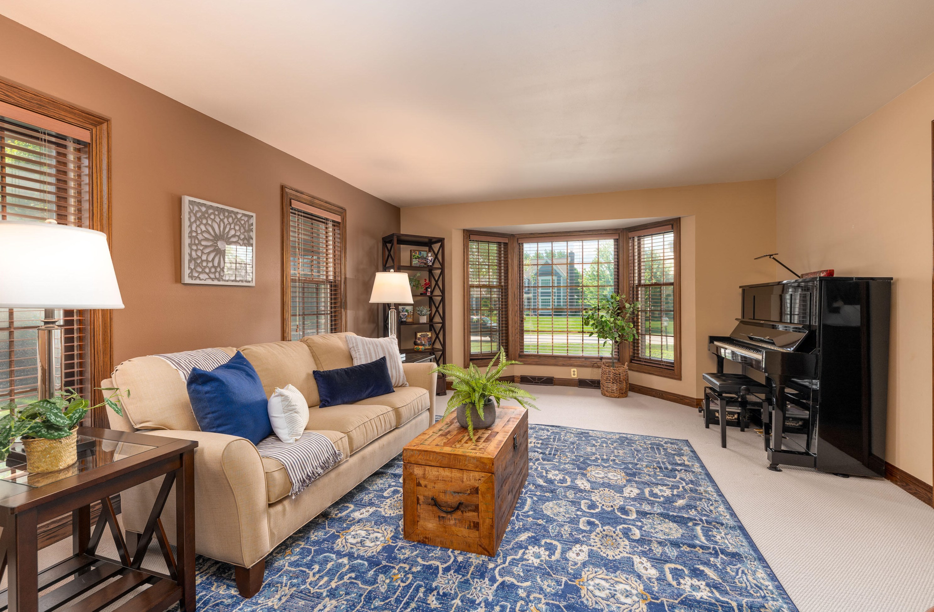 10408 Riverlake Dr, Thiensville, WI 53092-4858