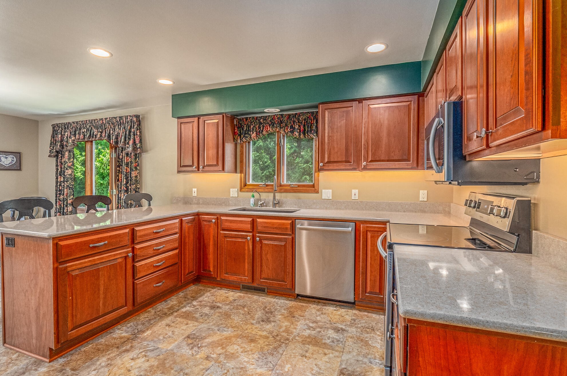 544 Martin Ln, Sheboygan, WI 53083-1457