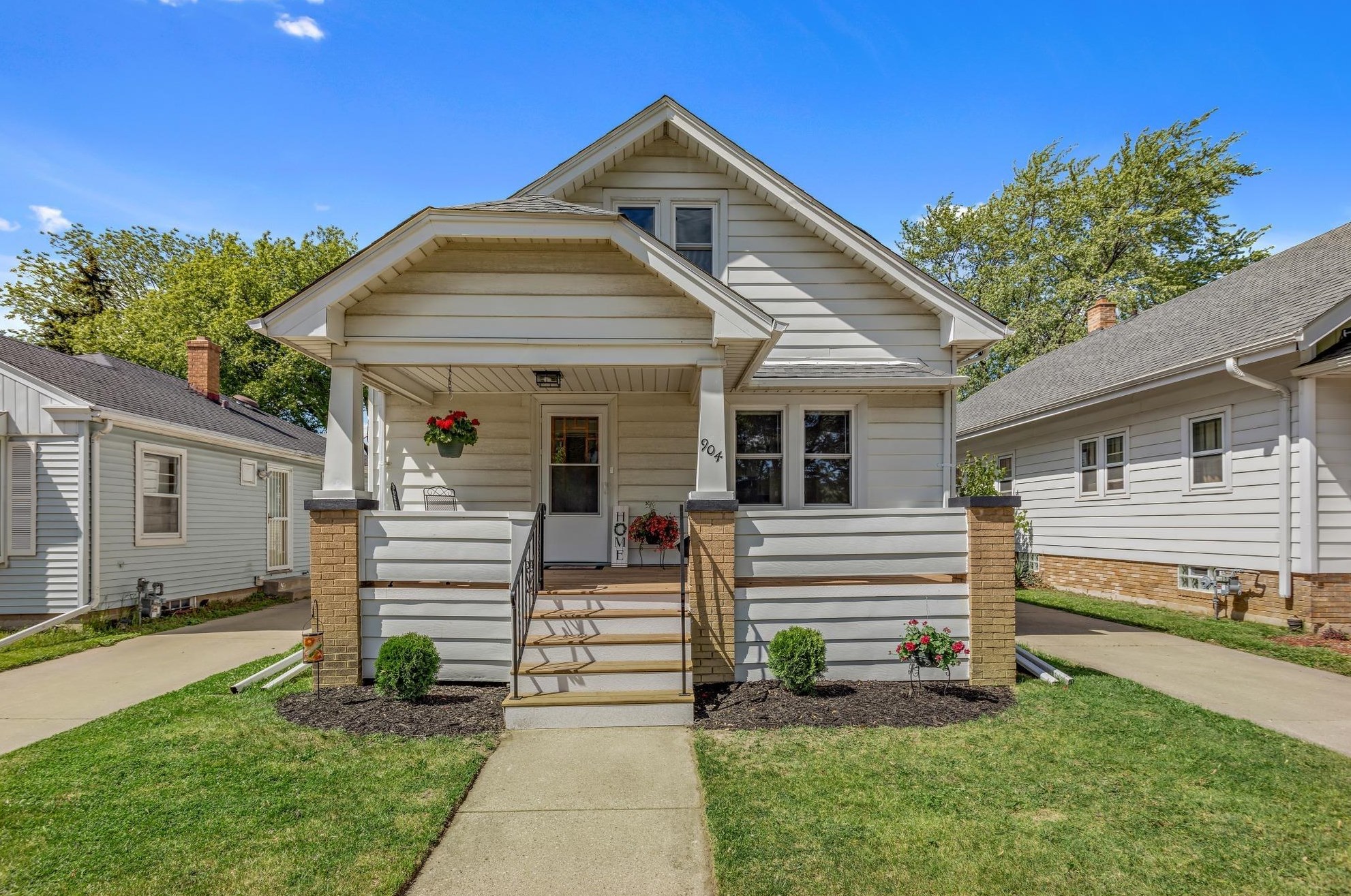 904 Romayne Ave, Racine WI  53402-4365 exterior