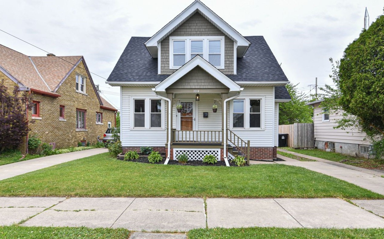 1014 Augusta St, Racine, WI 53402-4343