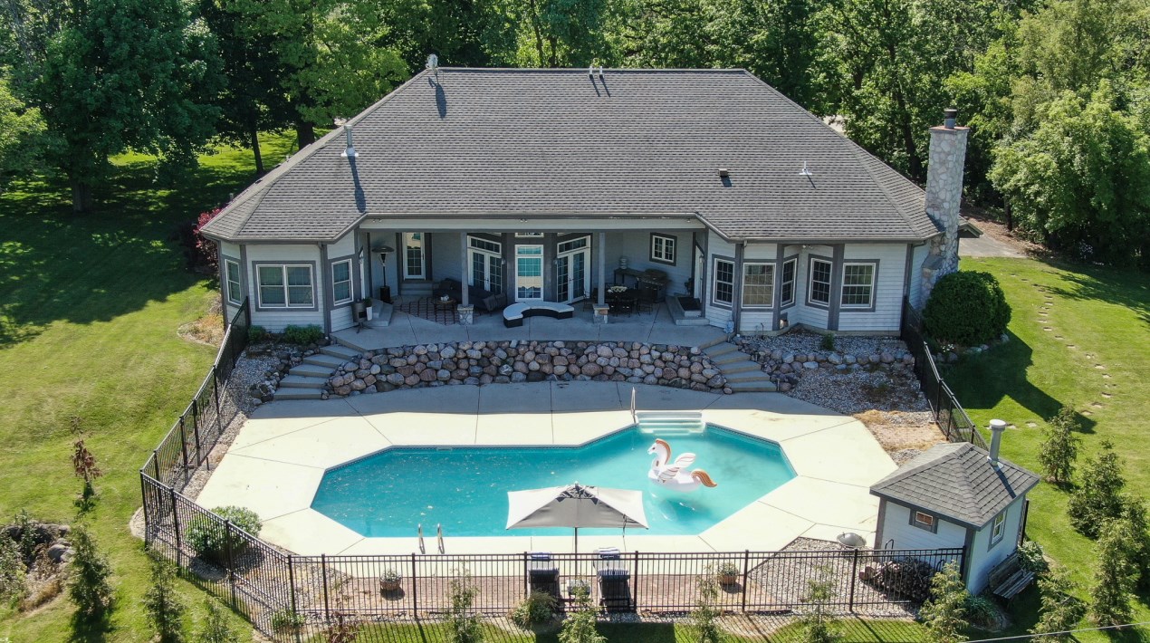 4220 Brookfield Rd, Brookfield, WI 53045-7450