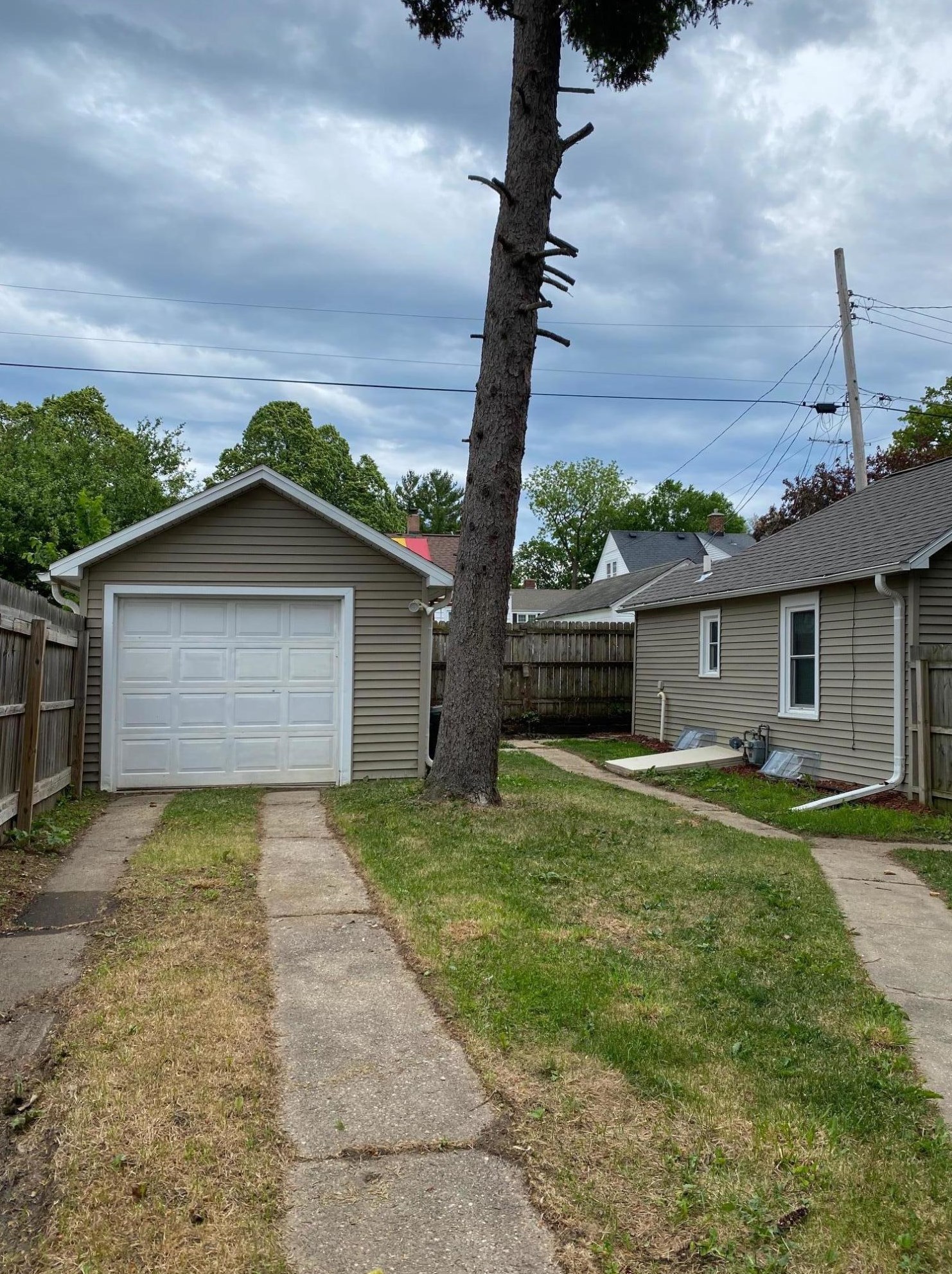 5713 37th Ave, Kenosha, WI 53144
