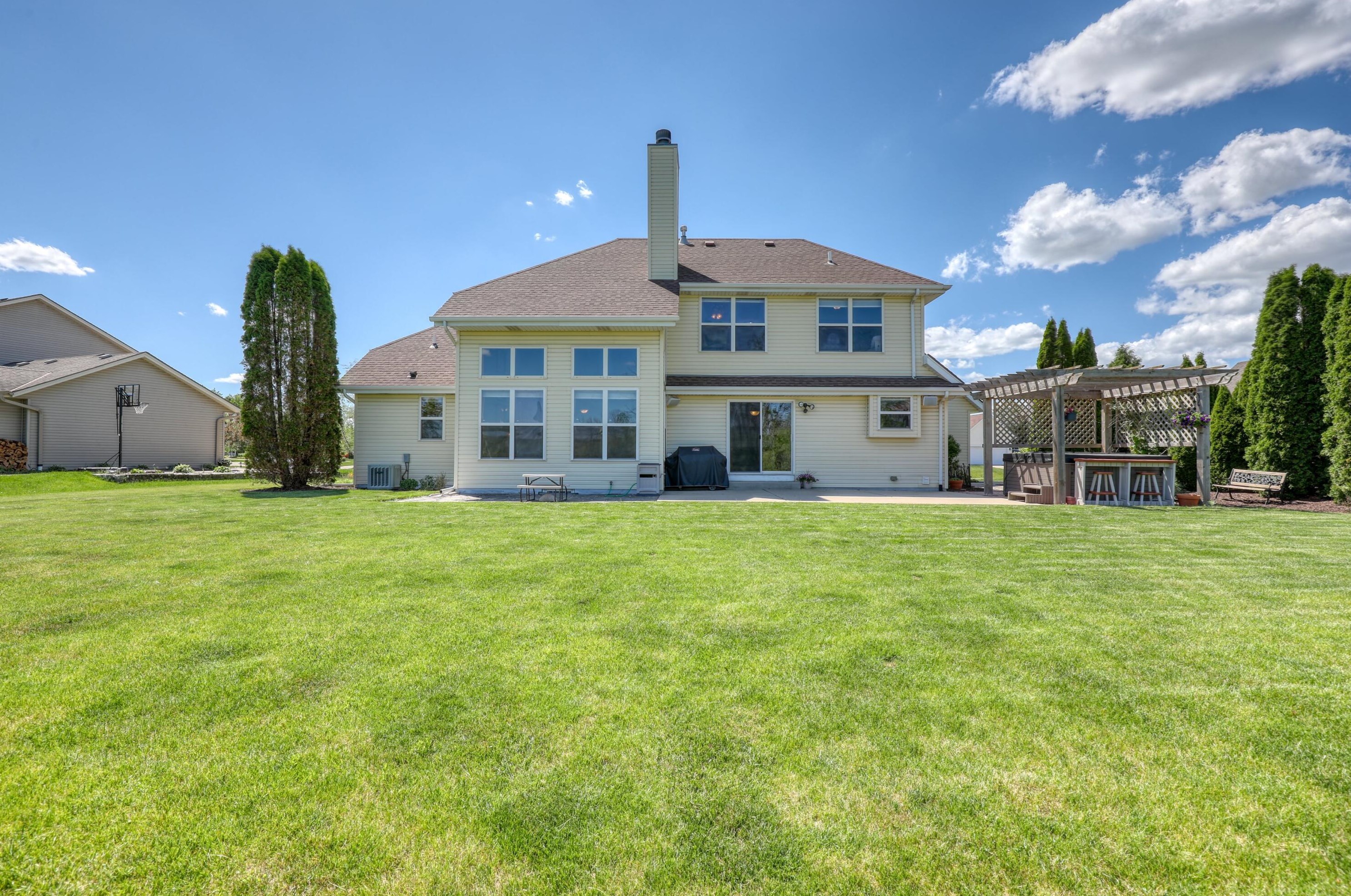 10424 George Dr, Oak Creek, WI 53154-6541