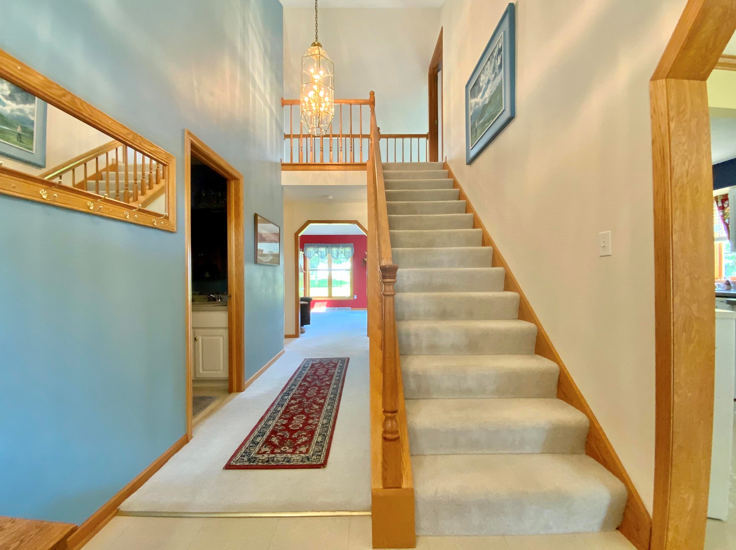 202 Market Ln, Chenequa, WI 53029