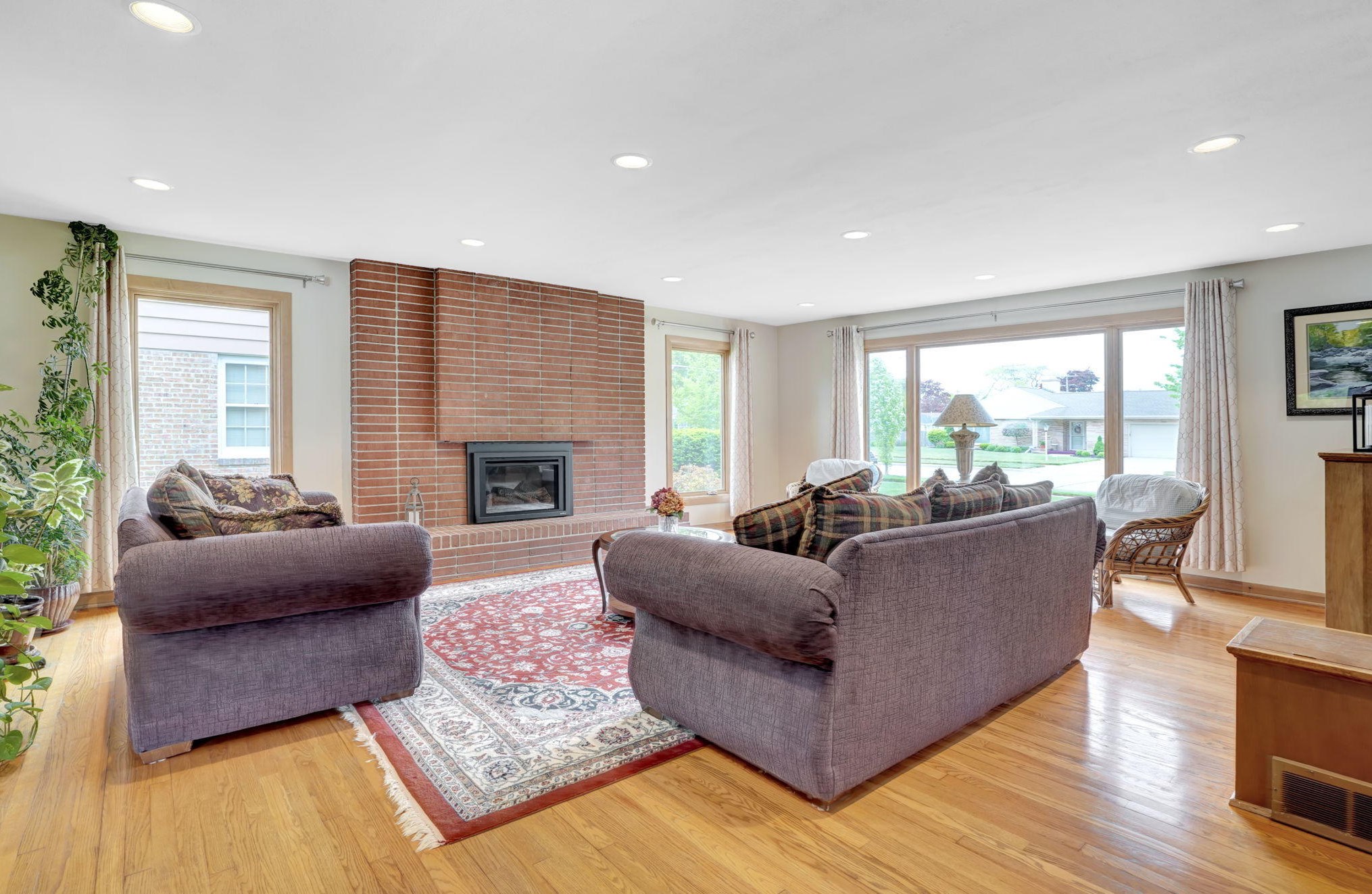 3425 Wisconsin St, Racine, WI 53402-3835