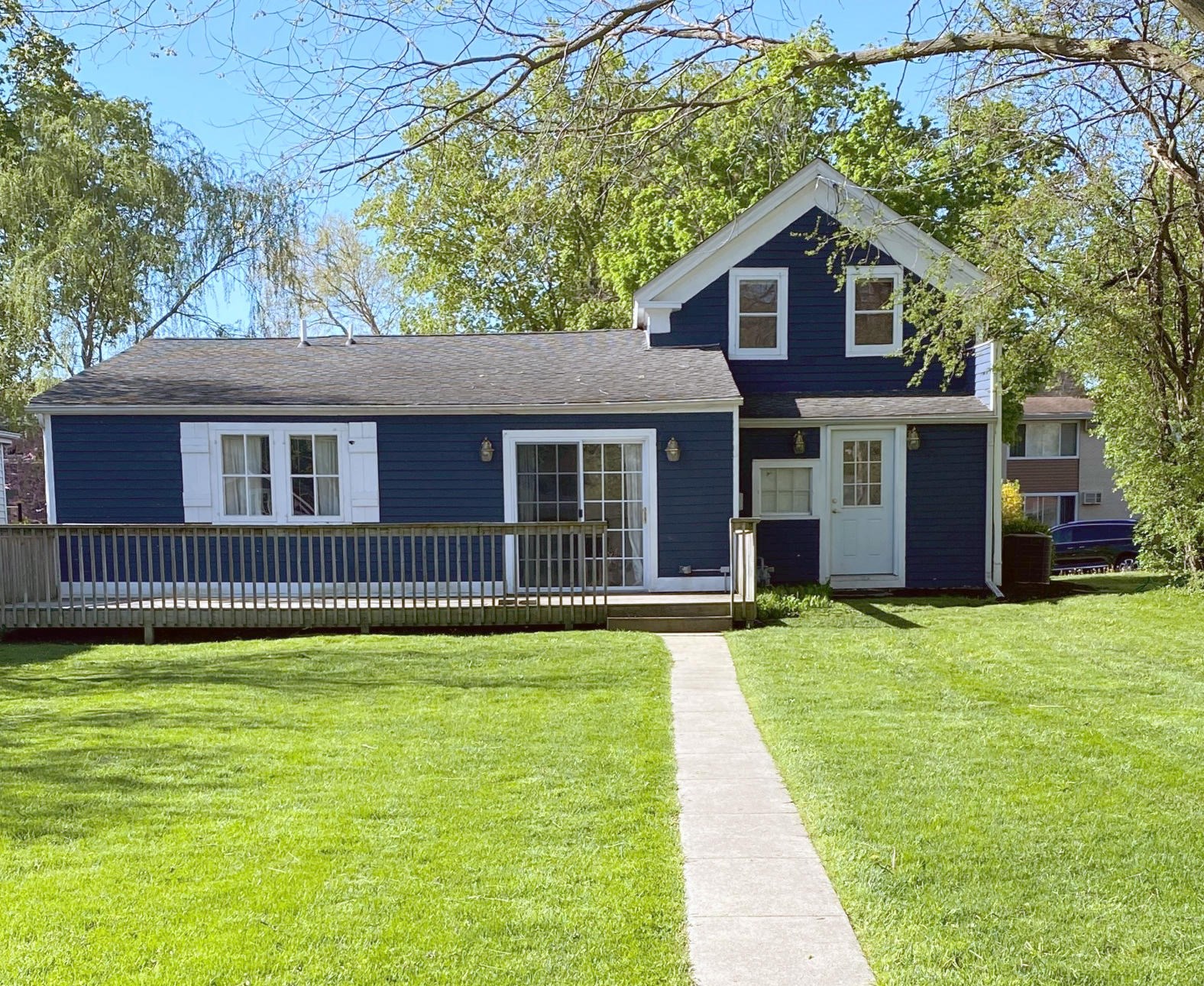 827 Wisconsin St, Lake Geneva, WI 53147