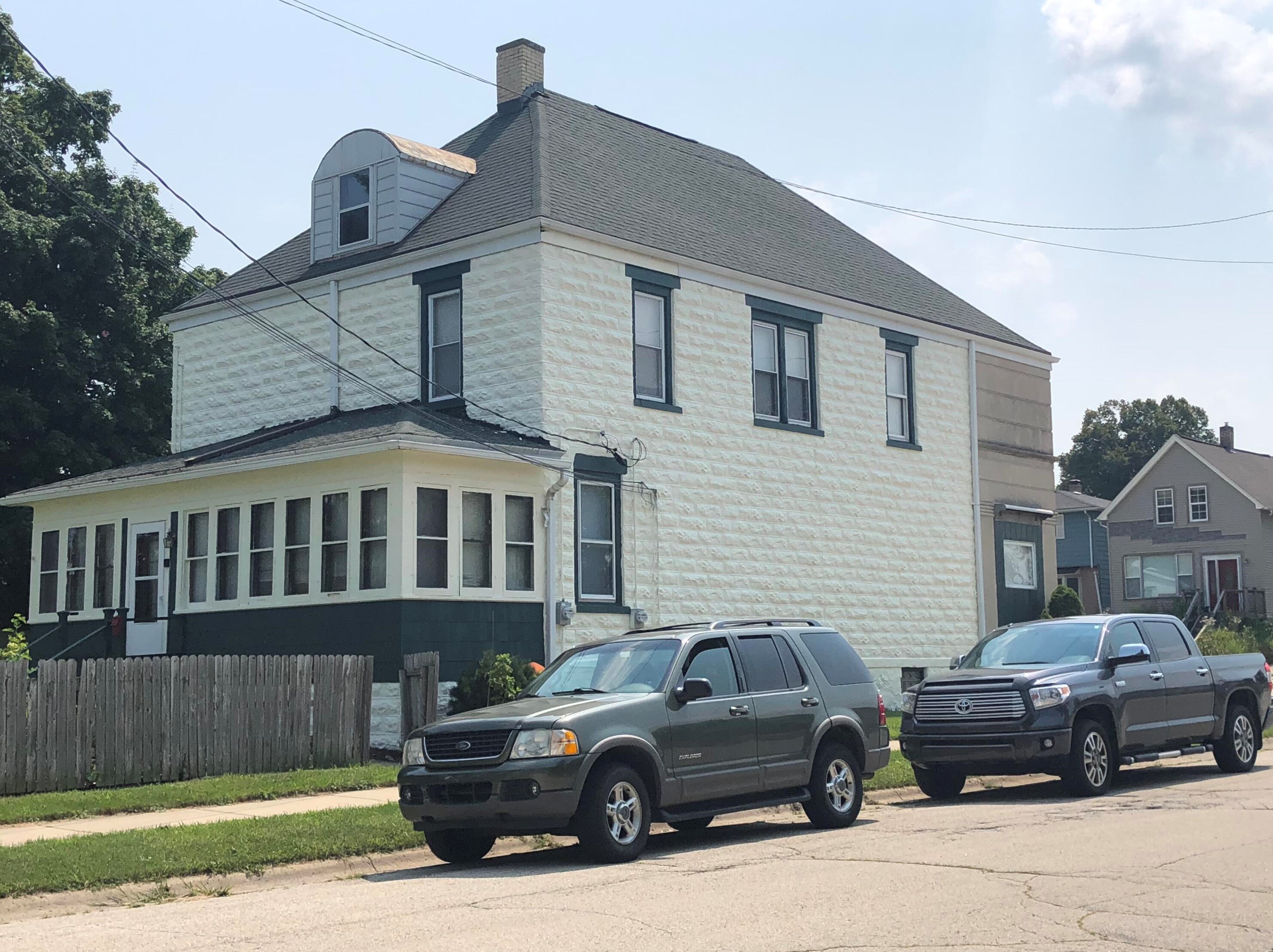 1334 Marquette Ave, South Milwaukee, WI 53172-2420