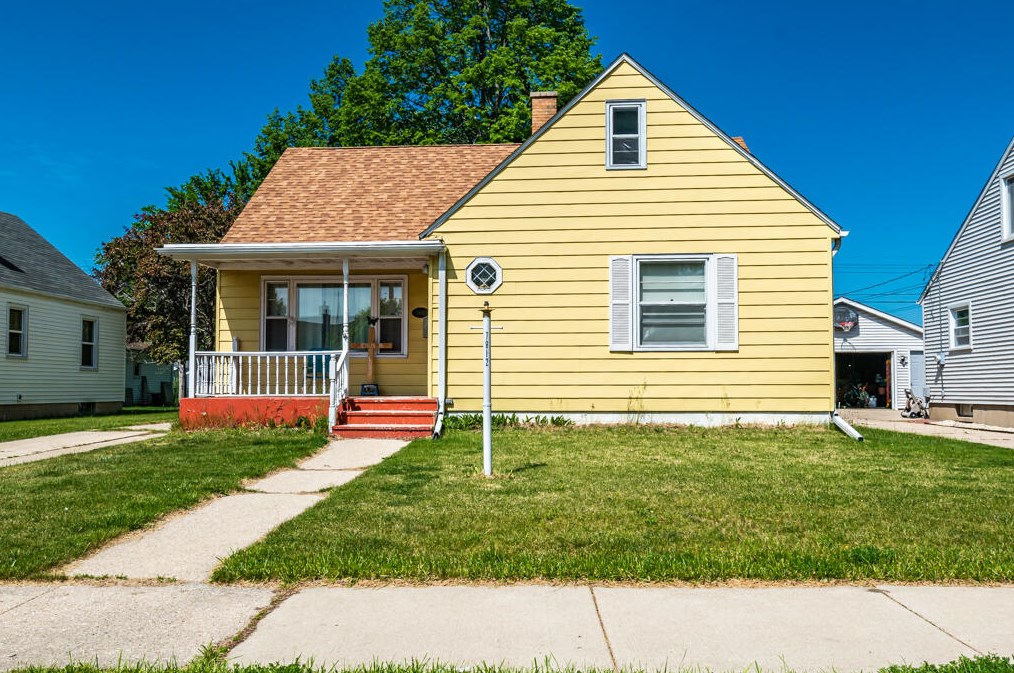 7812 18th Ave, Kenosha, WI 53143