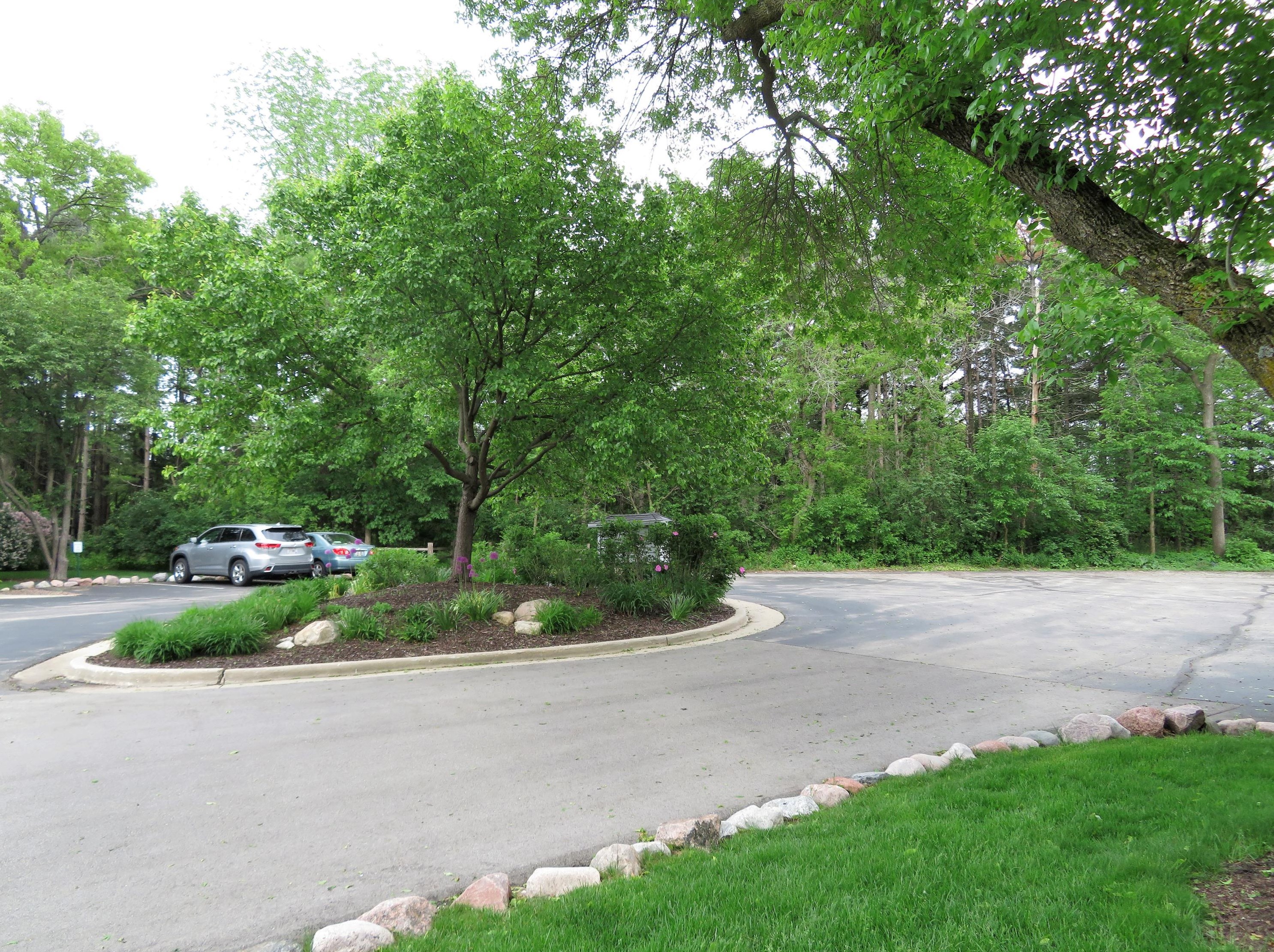 2368 Quail Hollow Ct, Delafield WI  53018-2038 exterior