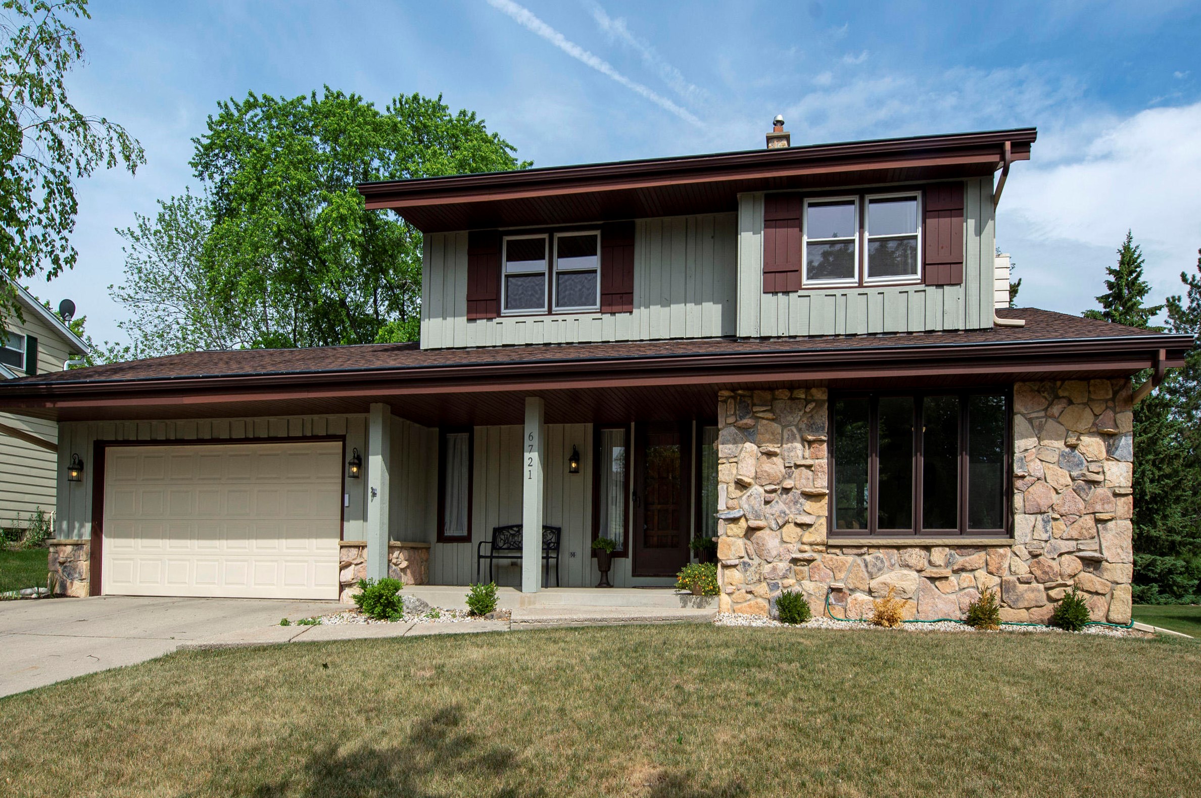 6721 Hill Park Ct, Greendale, WI 53129