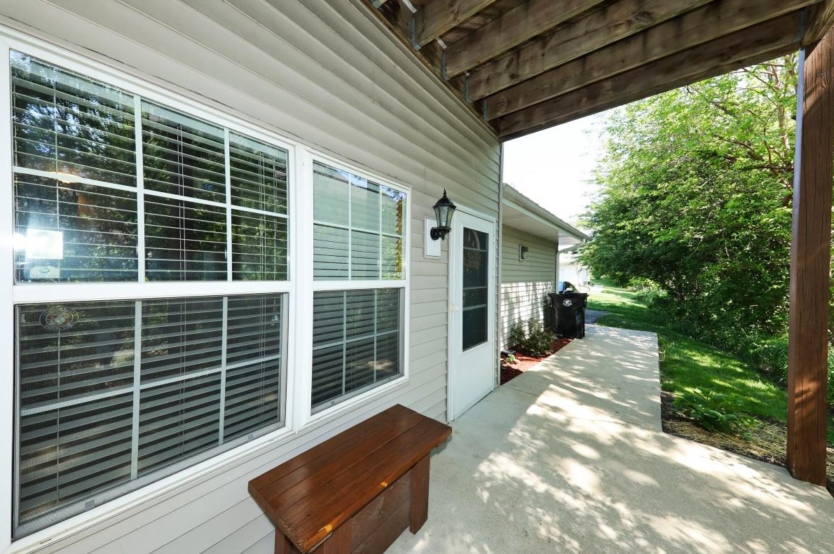 6258 S Creekside Dr #1, Cudahy, WI 53110