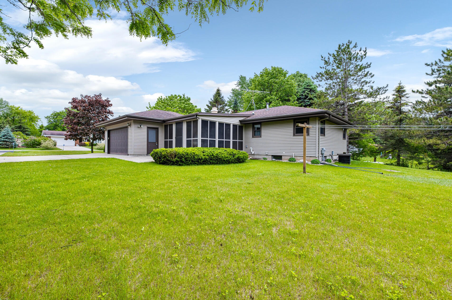 6826 Pheasant Run Rd, Hartford, WI 53027-9453