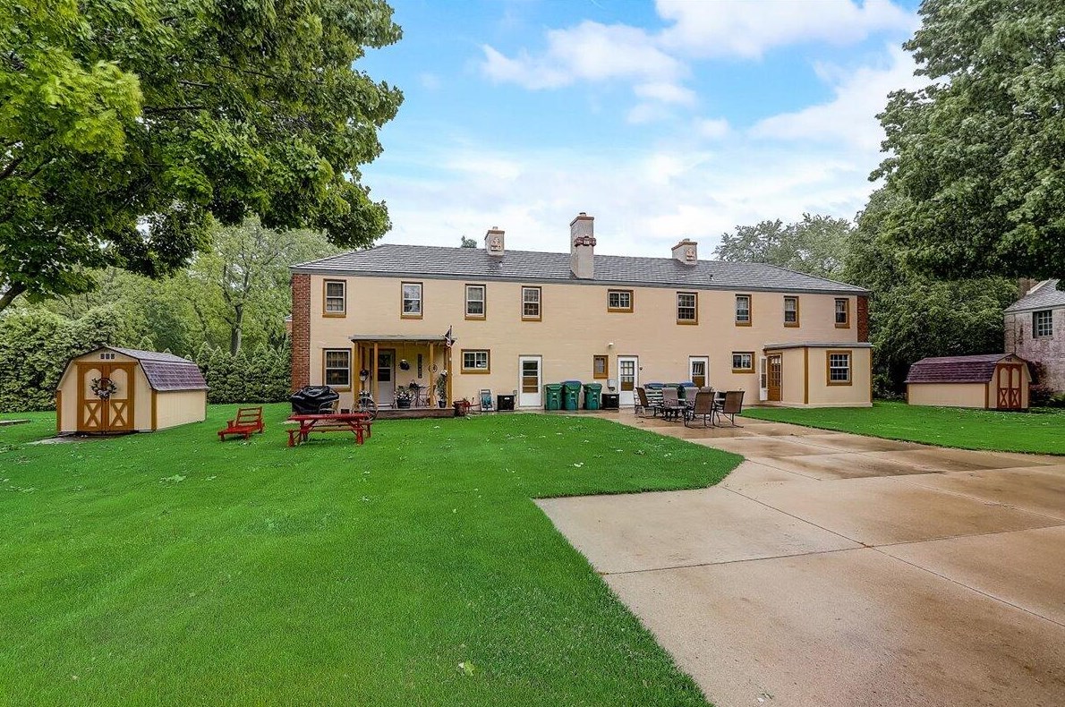 5579 Azalea Ct #5581, Greendale, WI 53129