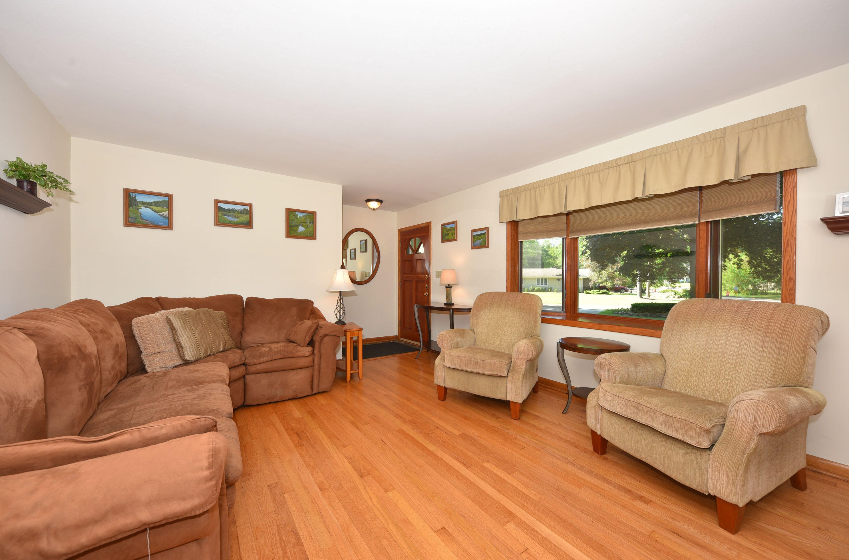 2710 Harmony Cir, Brookfield, WI 53045-3233