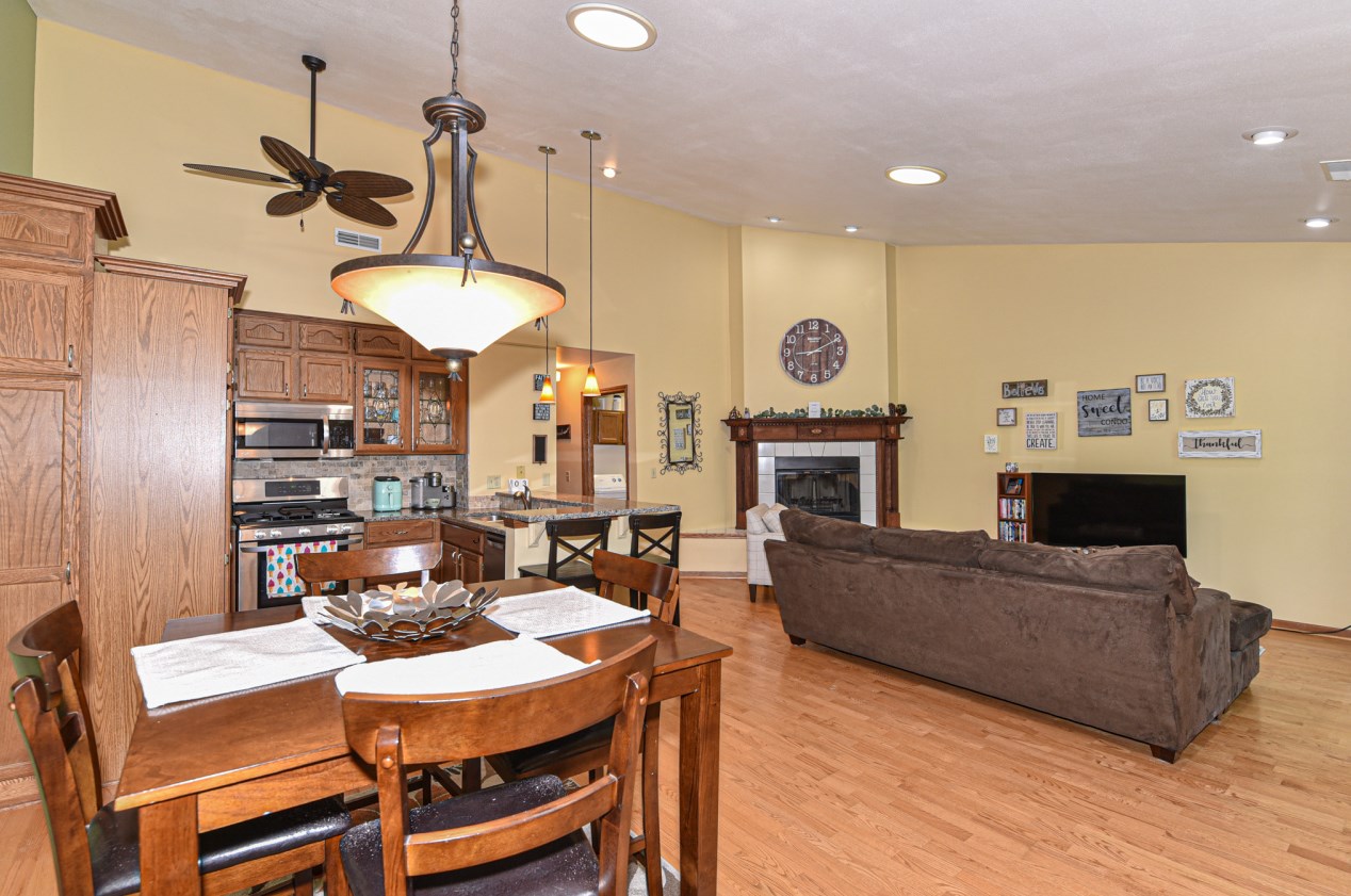 9260 Kelly Pl, Hales Corners, WI 53130-1644