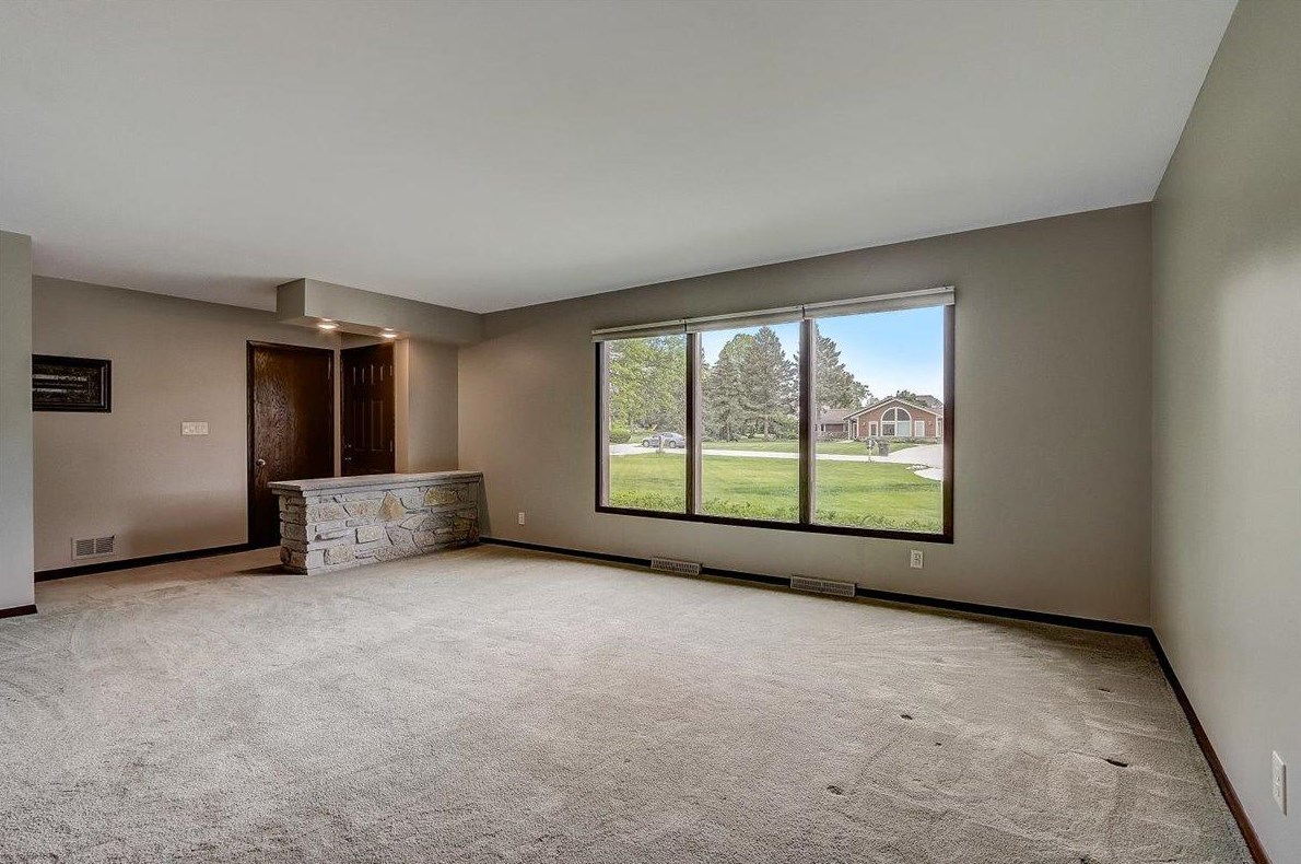 4800 Hunting Park Dr, Hales Corners, WI 53132-8443
