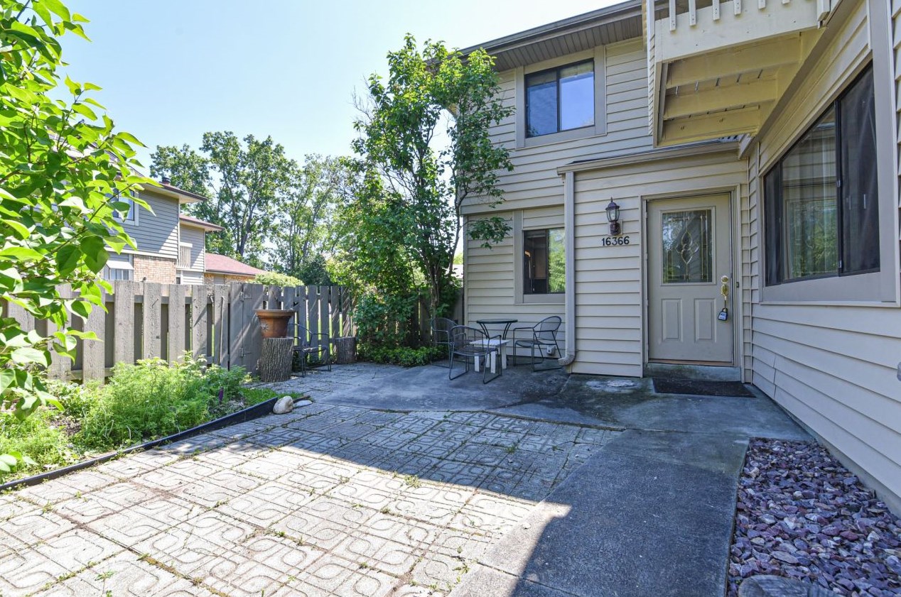 16366 W Coachlight Dr, Waukesha, WI 53151